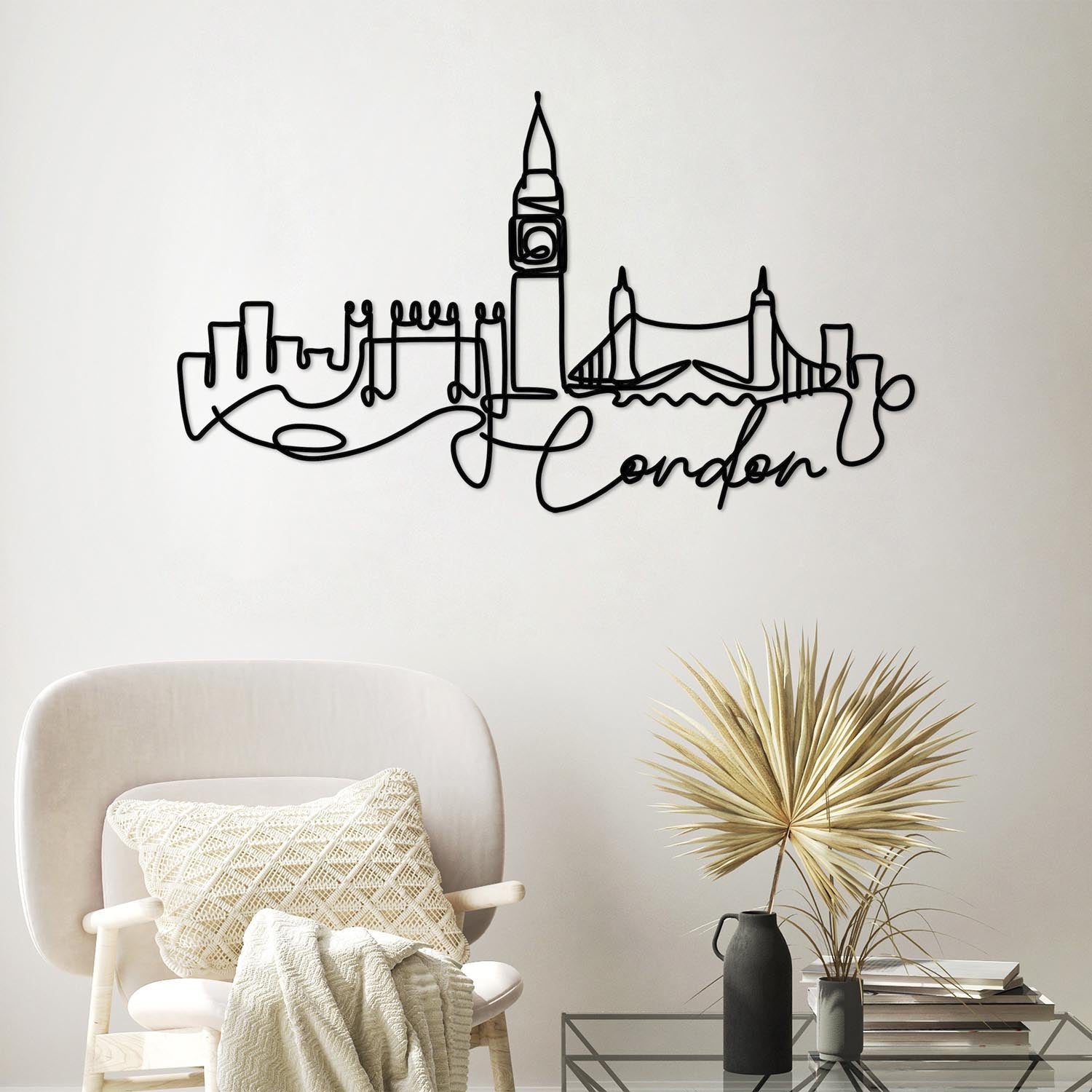 Gestalten Sie Ihre Wände neu mit der stilvollen London Wanddeko in Schwarz von Wallity. Ein elegantes Metall-Accessoire für jeden Raum!