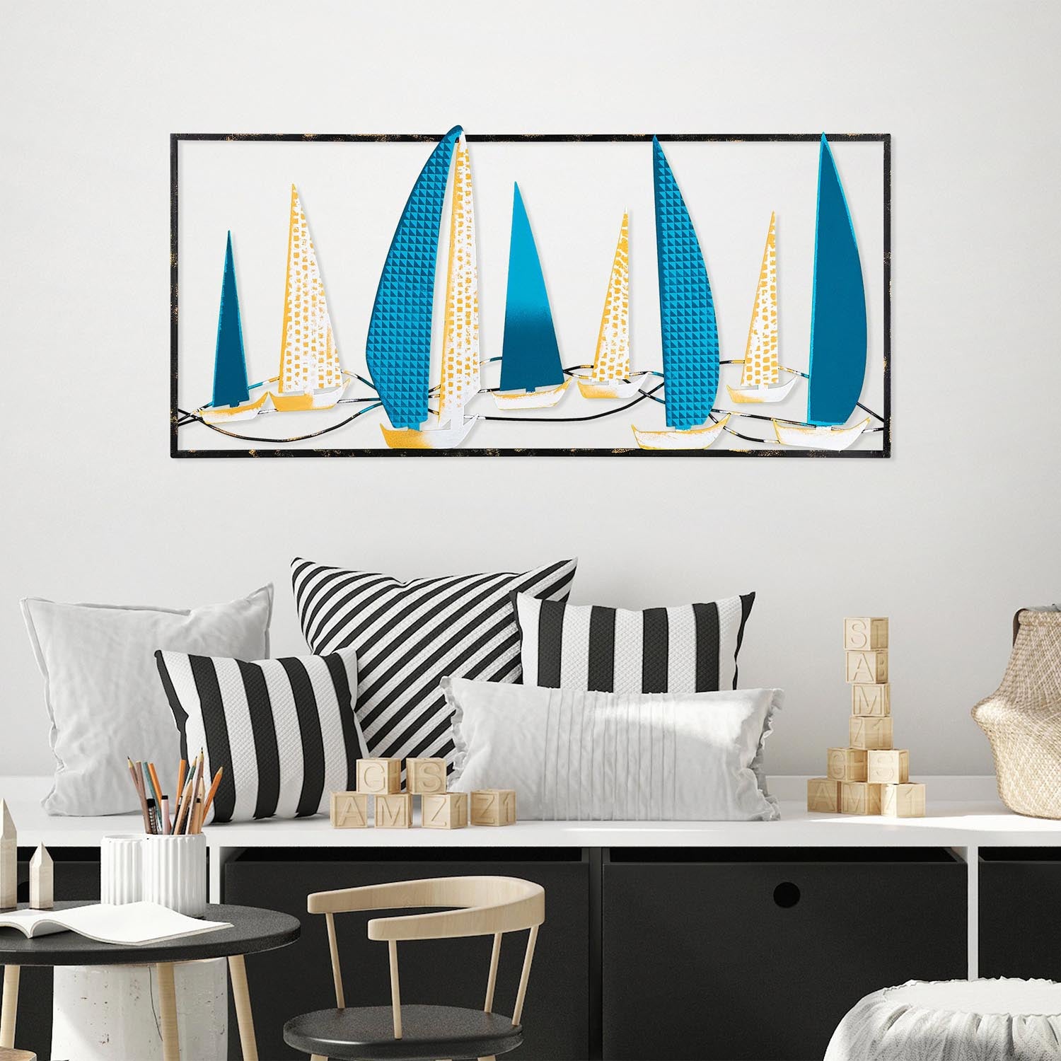 Verleihen Sie Ihrem Raum mit der Yelkenli 2 Wanddeko von Wallity einen Hauch von Raffinesse. Handgefertigt aus hochwertigem Metall, ist dieses Kunstwerk ein echter Blickfang.