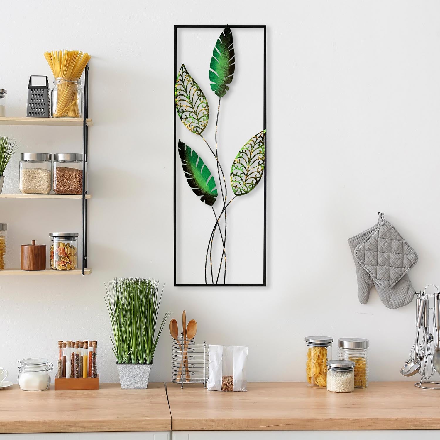 Entdecken Sie die einzigartige Timeyi 3 Wanddeko von Wallity – ein handgefertigtes, mehrfarbiges Metallkunstwerk, das jeden Raum verwandelt.