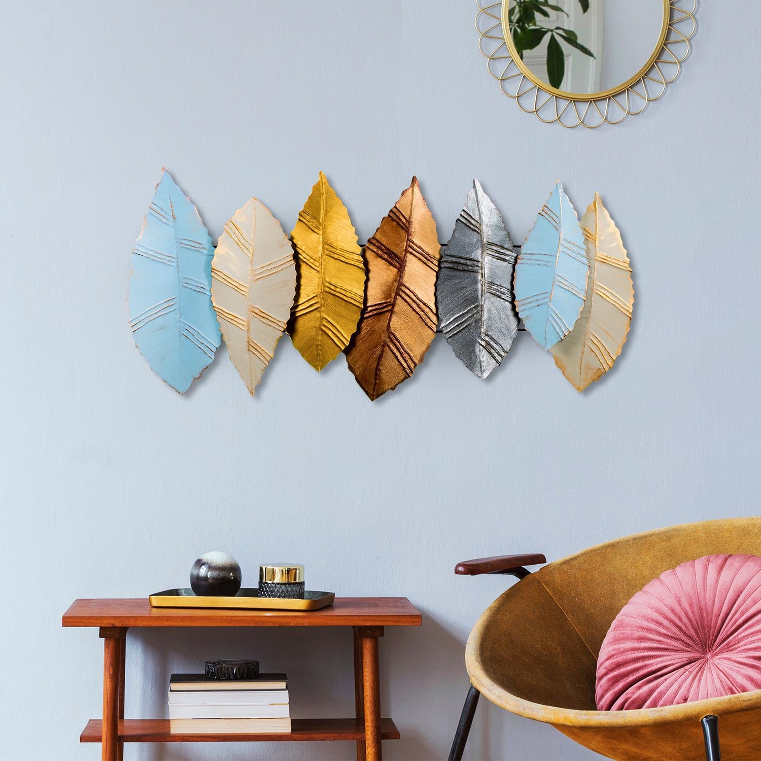 Entdecken Sie die handgefertigte Wanddeko Hornbeam 4 von Wallity. Dieses einzigartige Metallkunstwerk bringt Farbe und Eleganz in Ihr Zuhause.