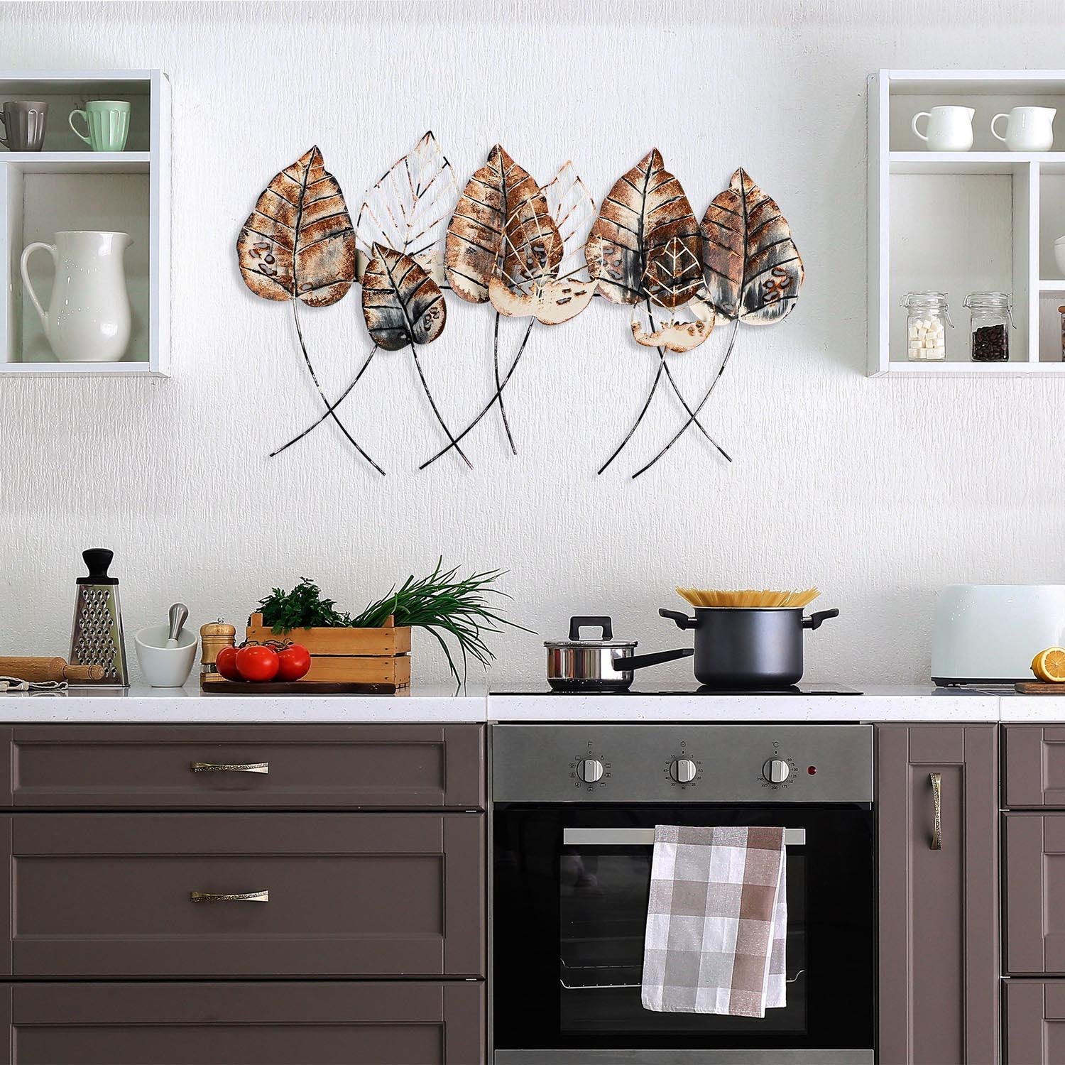 Gestalten Sie Ihre Wände mit der einzigartigen Casting Leaf 2 Wanddeko von Wallity. Handgefertigt aus hochwertigem Metall, bringt sie Farbe und Stil in jeden Raum.