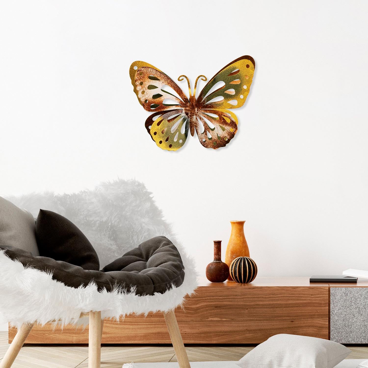 Verleihen Sie Ihrem Zuhause mit der Farfalla 3 Wanddeko von Wallity einen Hauch von Kunst und Stil. Dieses handbemalte Metall-Wandaccessoire begeistert durch sein einzigartiges Design und hochwertige Verarbeitung.