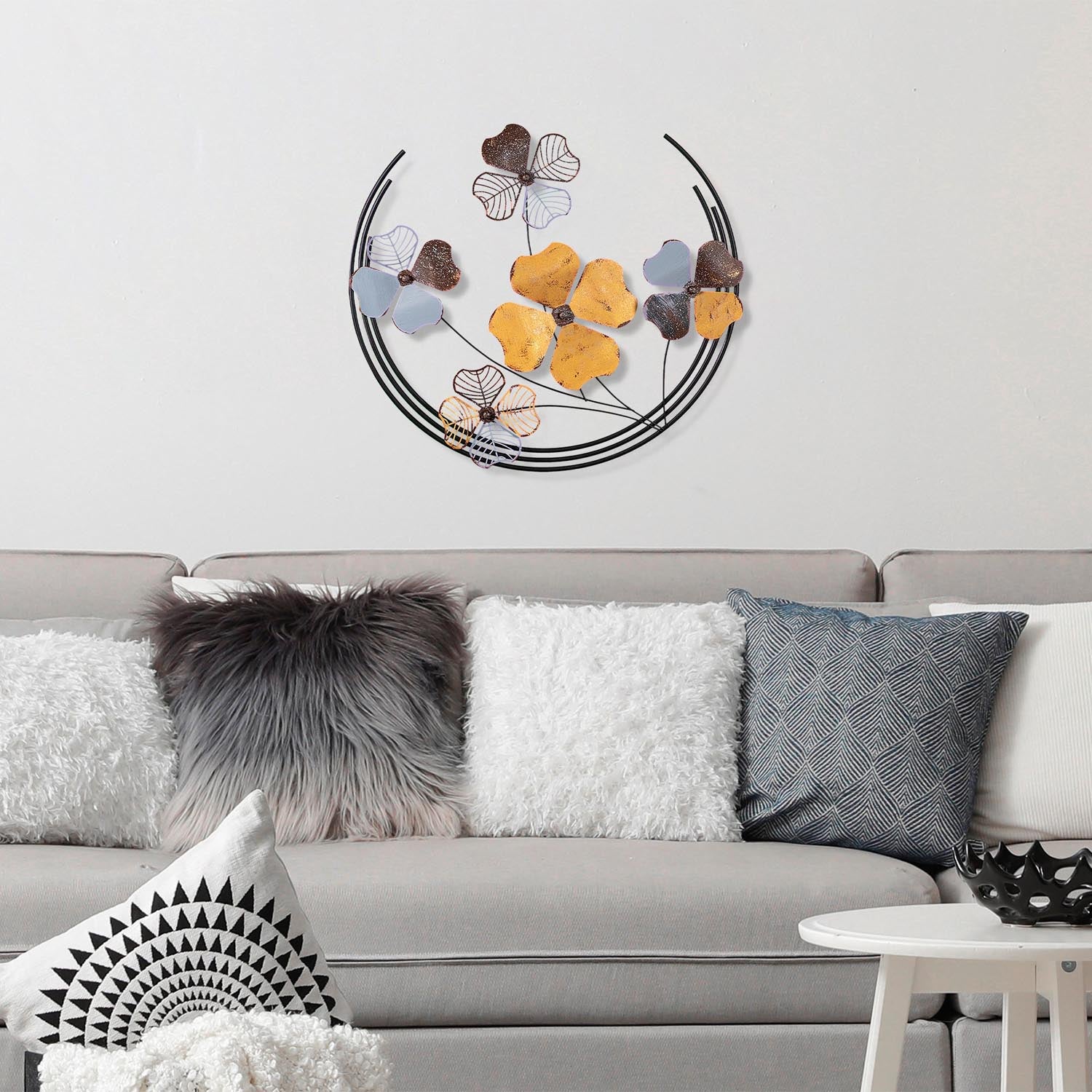 Verleihen Sie Ihrem Zuhause mit der Haiyang 2 Wanddeko von Wallity einen Hauch von Eleganz. Dieses handgefertigte Metall-Wandaccessoire ist ein einzigartiger Blickfang für jeden Raum.