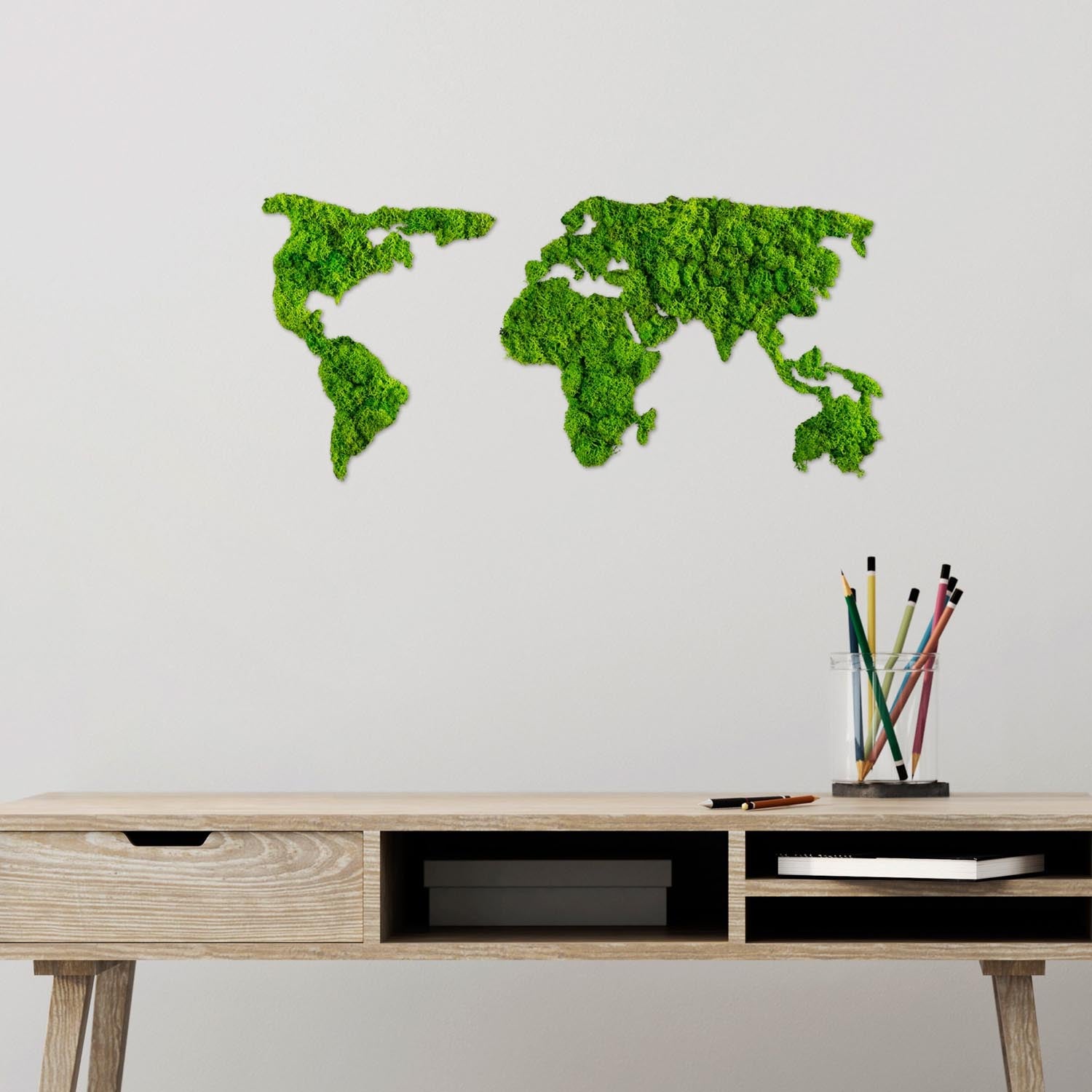 Verleihen Sie Ihrem Zuhause mit der handgefertigten World Map Wanddeko von Wallity einen Hauch von Stil und Individualität. Ein echtes Kunstwerk!