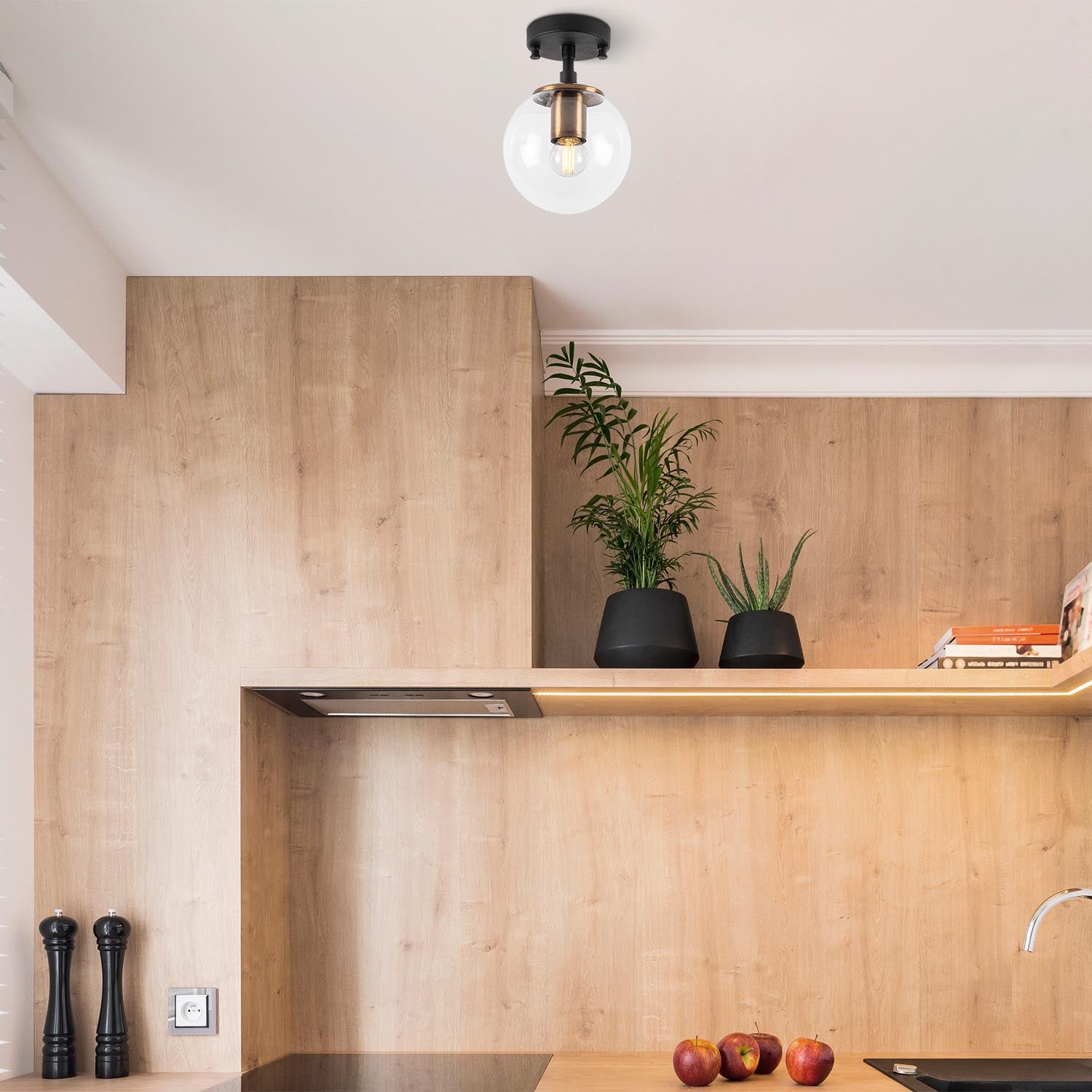 Erleben Sie die Atmaca Pendelleuchte von Opviq – ein zeitloses Meisterwerk in Schwarz und Antik, das Eleganz und Raffinesse in Ihr Zuhause bringt.