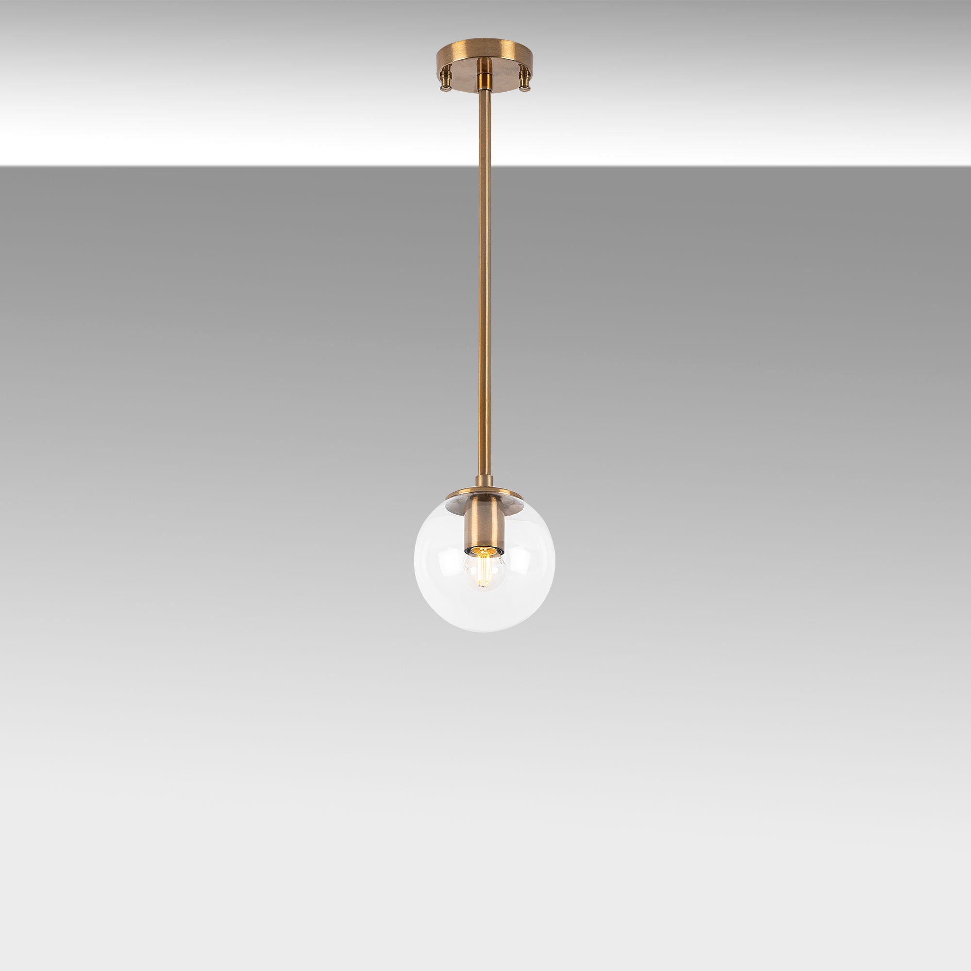 Entdecken Sie die Akkas Pendelleuchte von Opviq – ein elegantes Vintage-Design, das jeden Raum mit Licht und Stil erfüllt. Ideal für zeitlose Einrichtung.