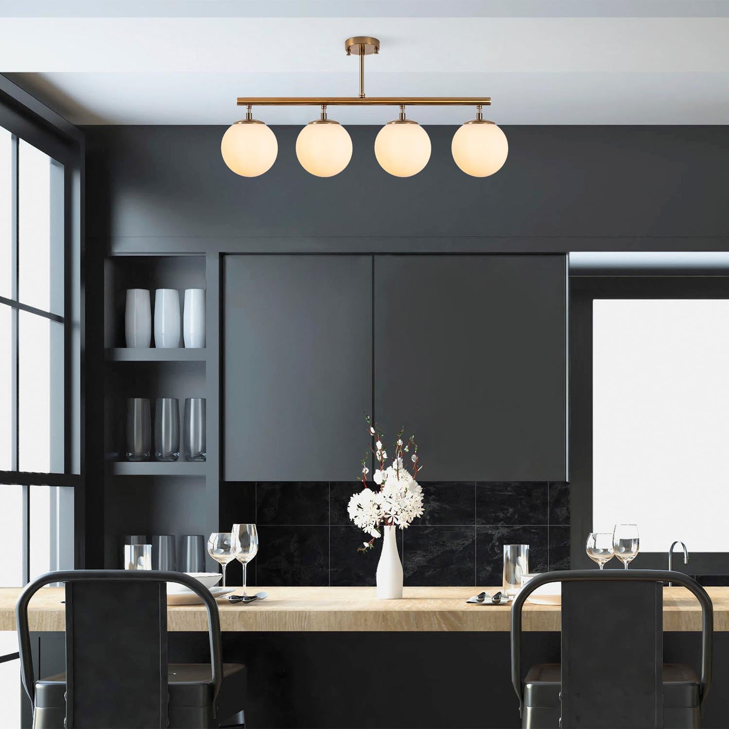 Entdecken Sie die elegante Fazli Deckenleuchte von Opviq. Ihr zeitloses Vintage-Design verwandelt jeden Raum in eine stilvolle Oase.