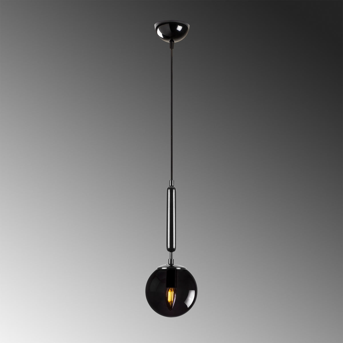 King Pendellampe - Schwarz in Schwarz präsentiert im Onlineshop von KAQTU Design AG. Pendelleuchte ist von Opviq