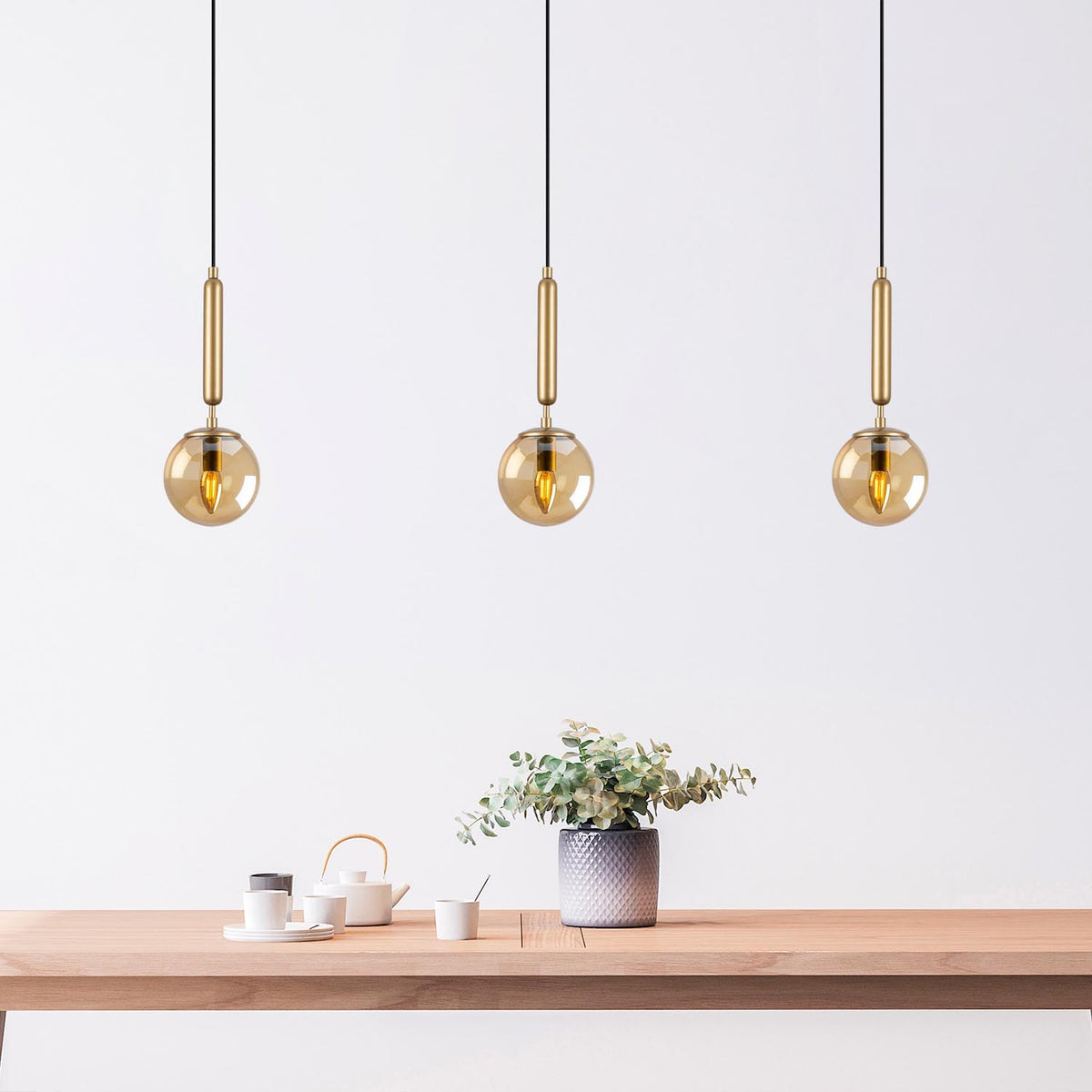King Pendellampe - Gold in Gold präsentiert im Onlineshop von KAQTU Design AG. Pendelleuchte ist von Opviq