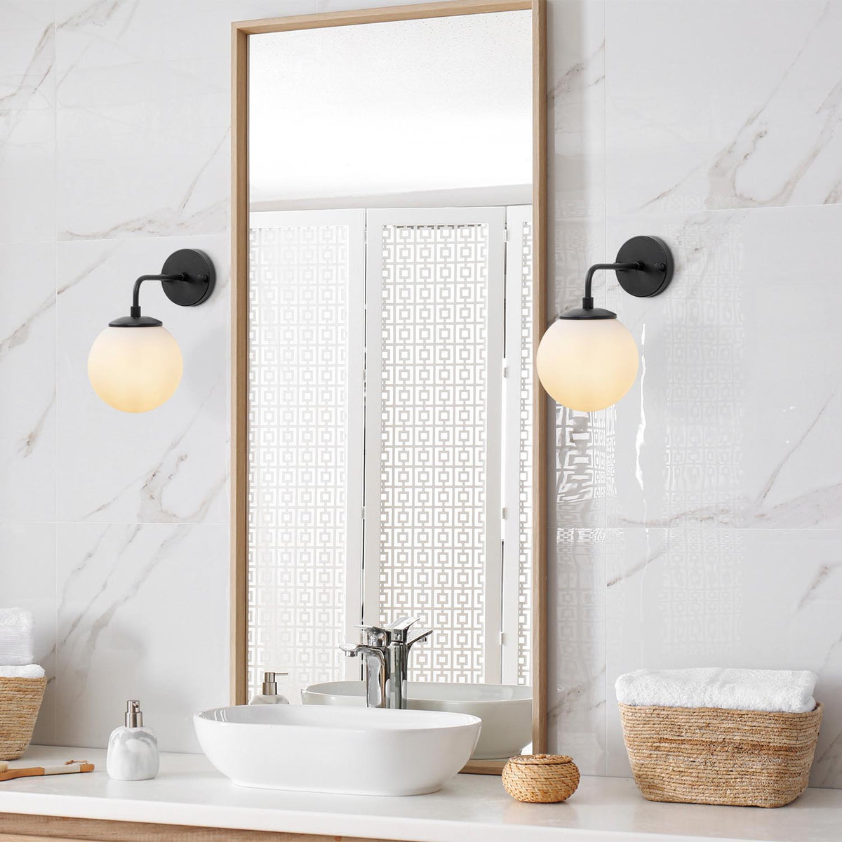 Viran Wandleuchte - Schwarz
Creme in Schwarz / Creme präsentiert im Onlineshop von KAQTU Design AG. Wandleuchte ist von Opviq