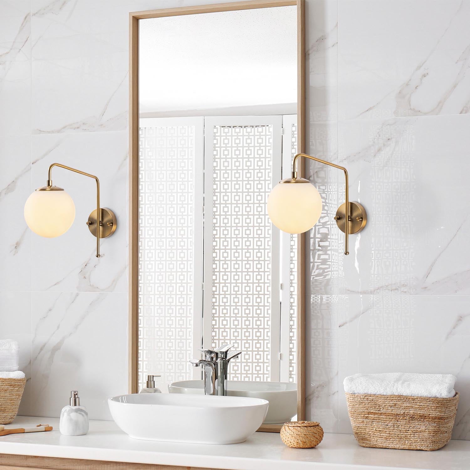 Erleben Sie die Viran Wandleuchte von Opviq – eine stilvolle Kupferlampe, die mit ihrem Vintage-Design und warmem Licht jeden Raum verzaubert.