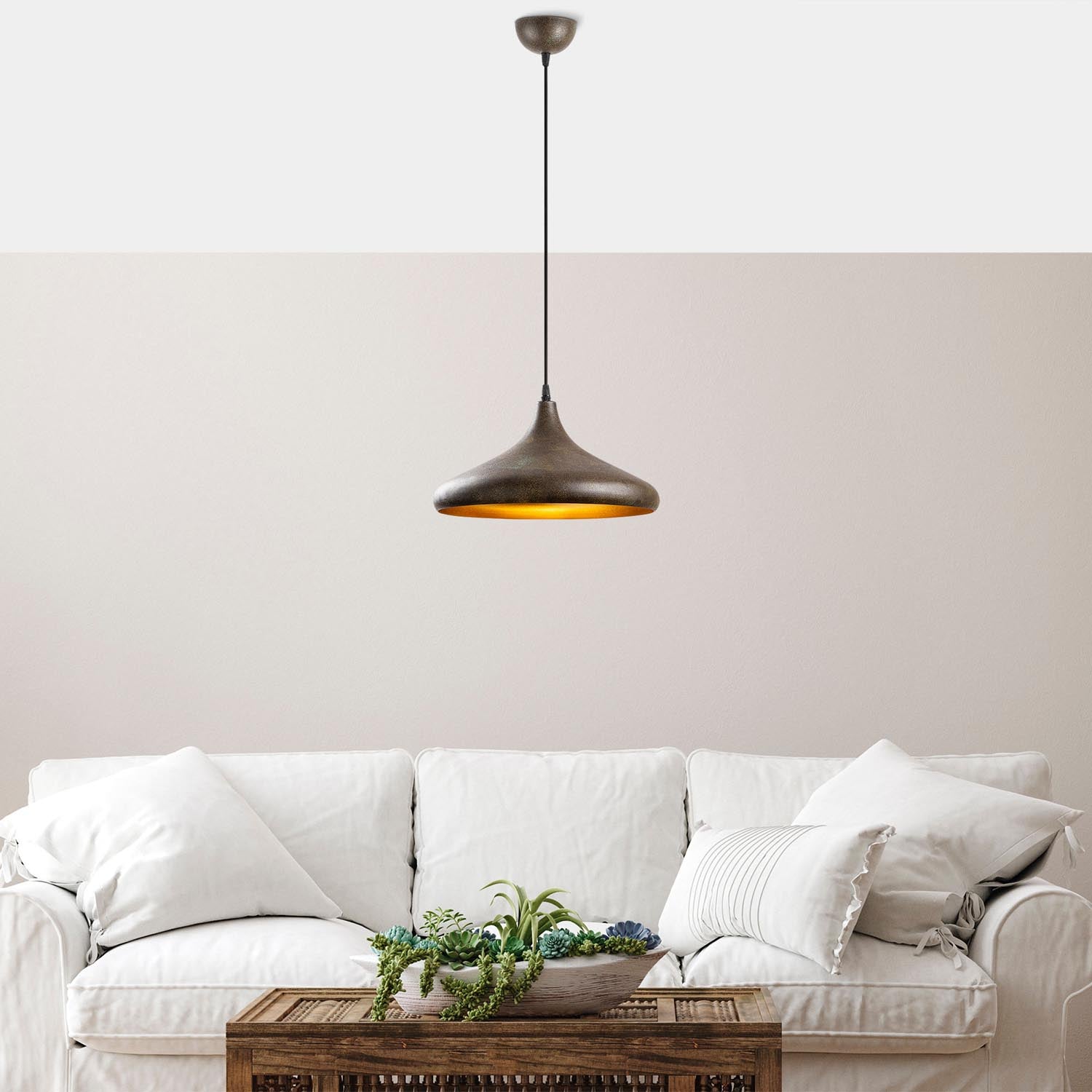 Entdecken Sie die Barek Pendelleuchte in Patina von Opviq – ein elegantes Designstück, das jeden Raum stilvoll erhellt und veredelt.