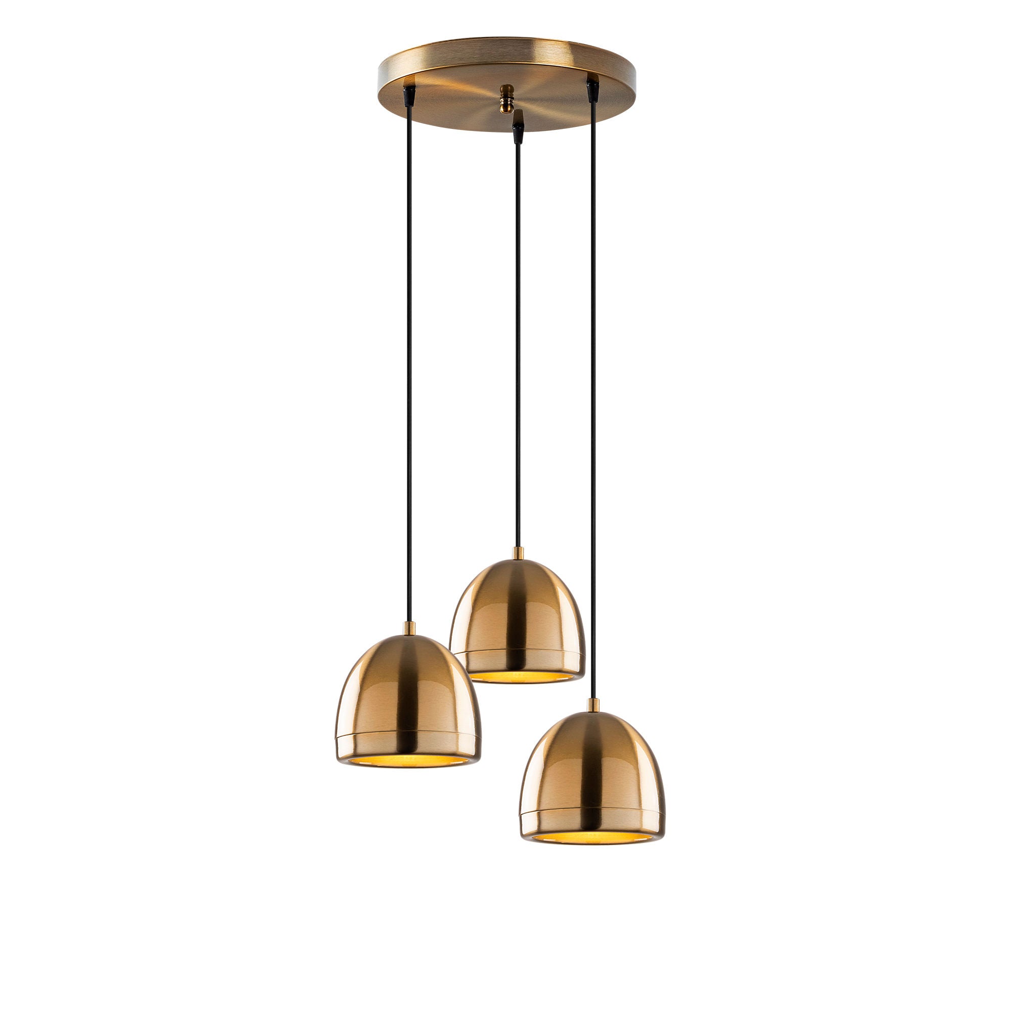 Entdecken Sie die Mugo Pendelleuchte von Opviq – ein elegantes Vintage-Design in Kupfer, das jeden Raum mit verstellbarer Höhe und zeitloser Schönheit erhellt.