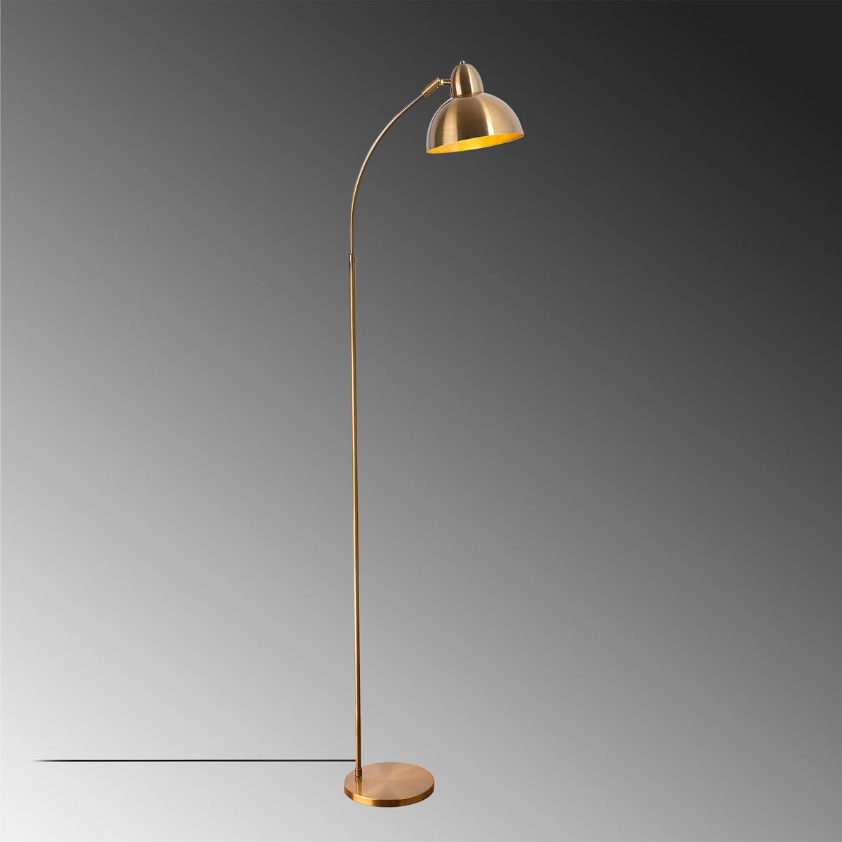 Varzan Stehleuchte - Vintage in Vintage präsentiert im Onlineshop von KAQTU Design AG. Stehleuchte ist von Opviq