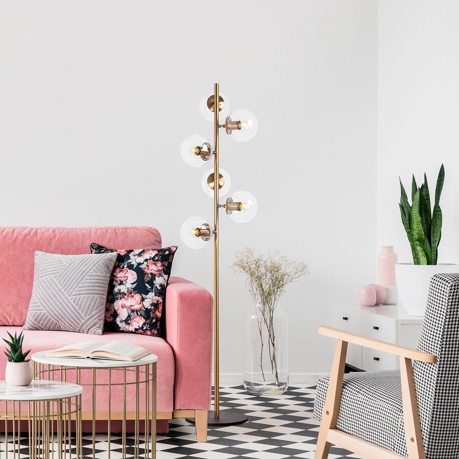 Entdecken Sie die Fazli Stehleuchte von Opviq in Vintage-Optik. Diese elegante Lampe vereint modernes Design mit Funktionalität und verleiht jedem Raum einen Hauch von Glamour.