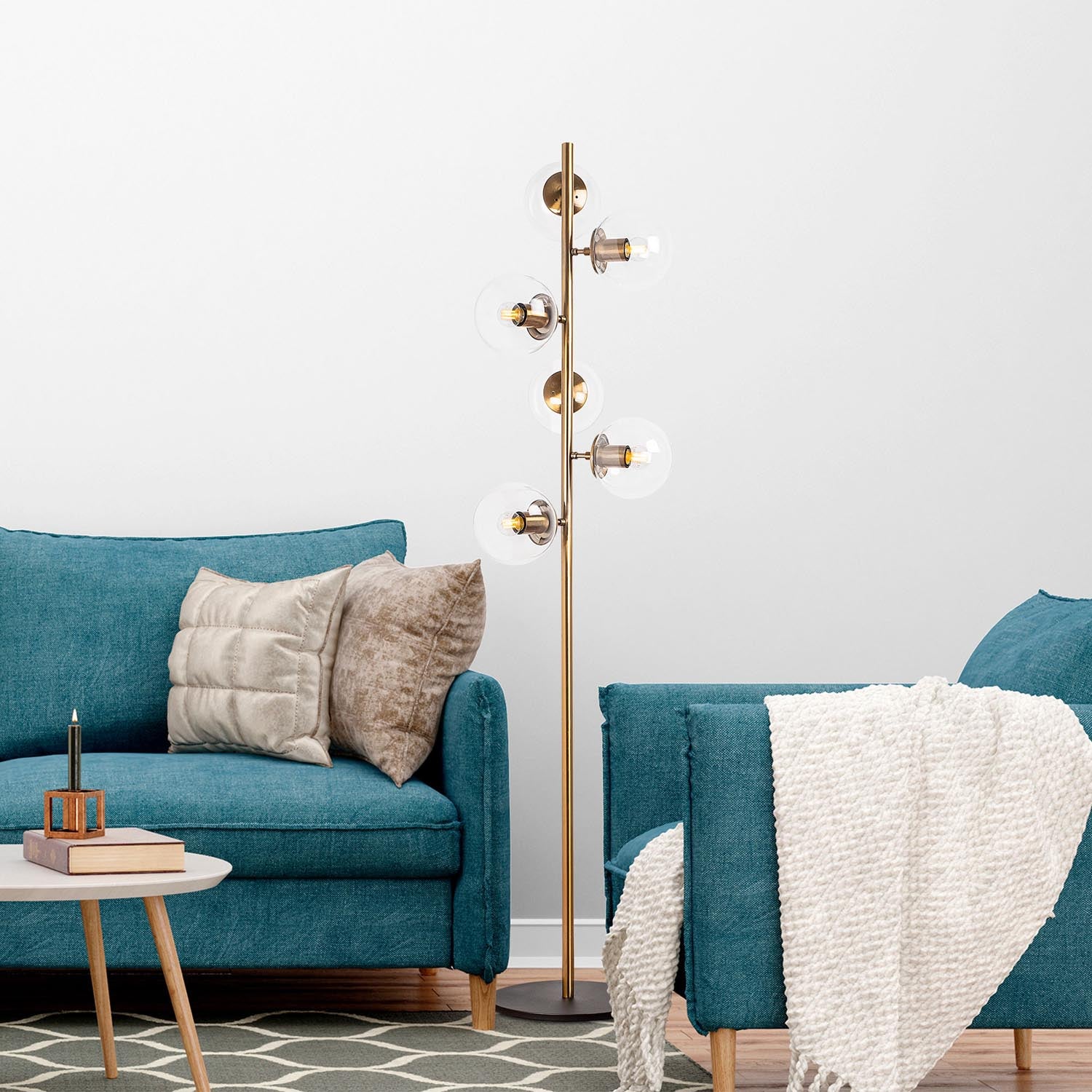 Die Fazli Stehleuchte von Opviq begeistert mit ihrem Vintage-Design und hochwertiger Verarbeitung. Ideal für stilvolle Akzente in jedem Raum.