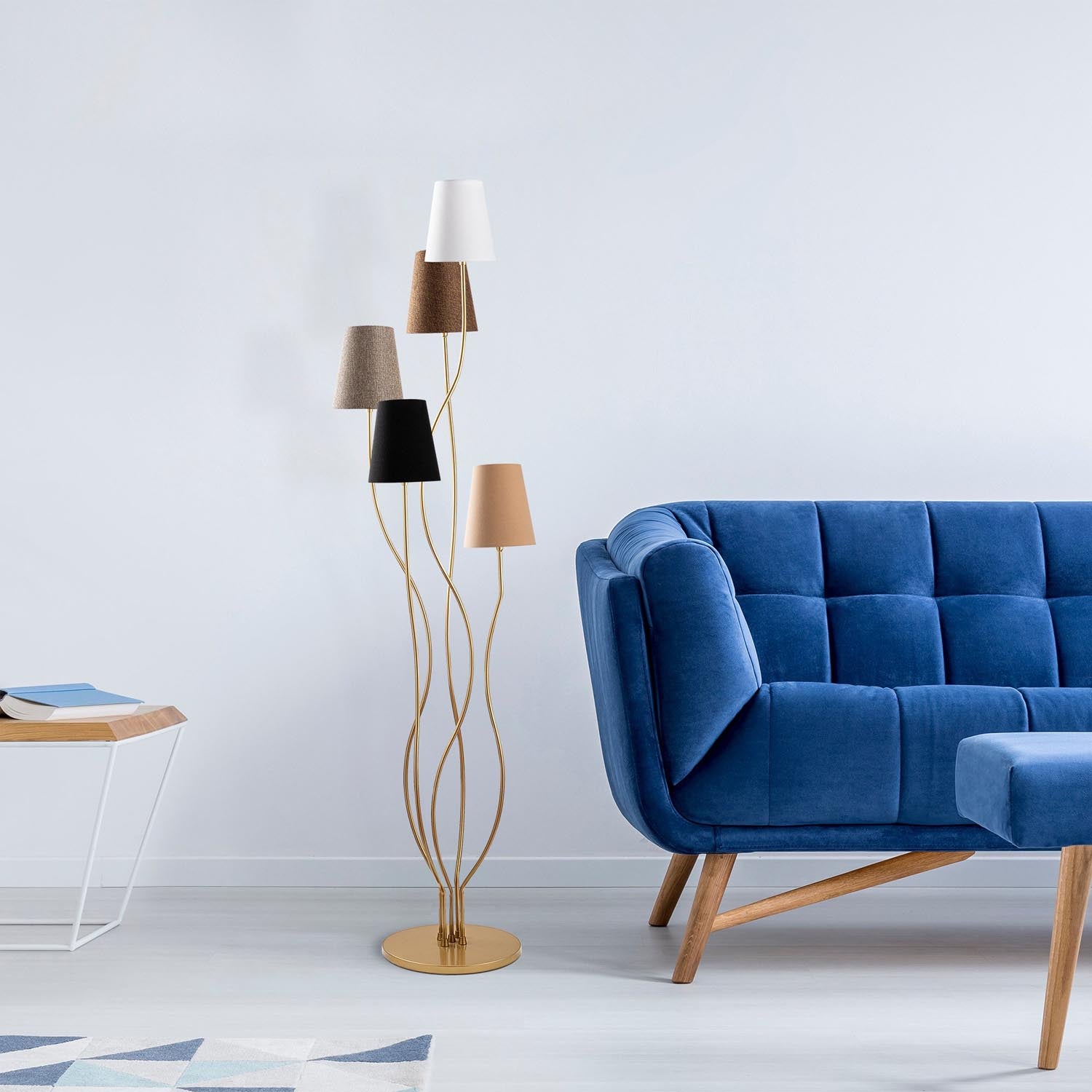 Entdecken Sie die Bonibon Stehleuchte von Opviq in Mehrfarbig – ein stilvolles Highlight für Ihr Zuhause, das Eleganz und Funktionalität vereint.