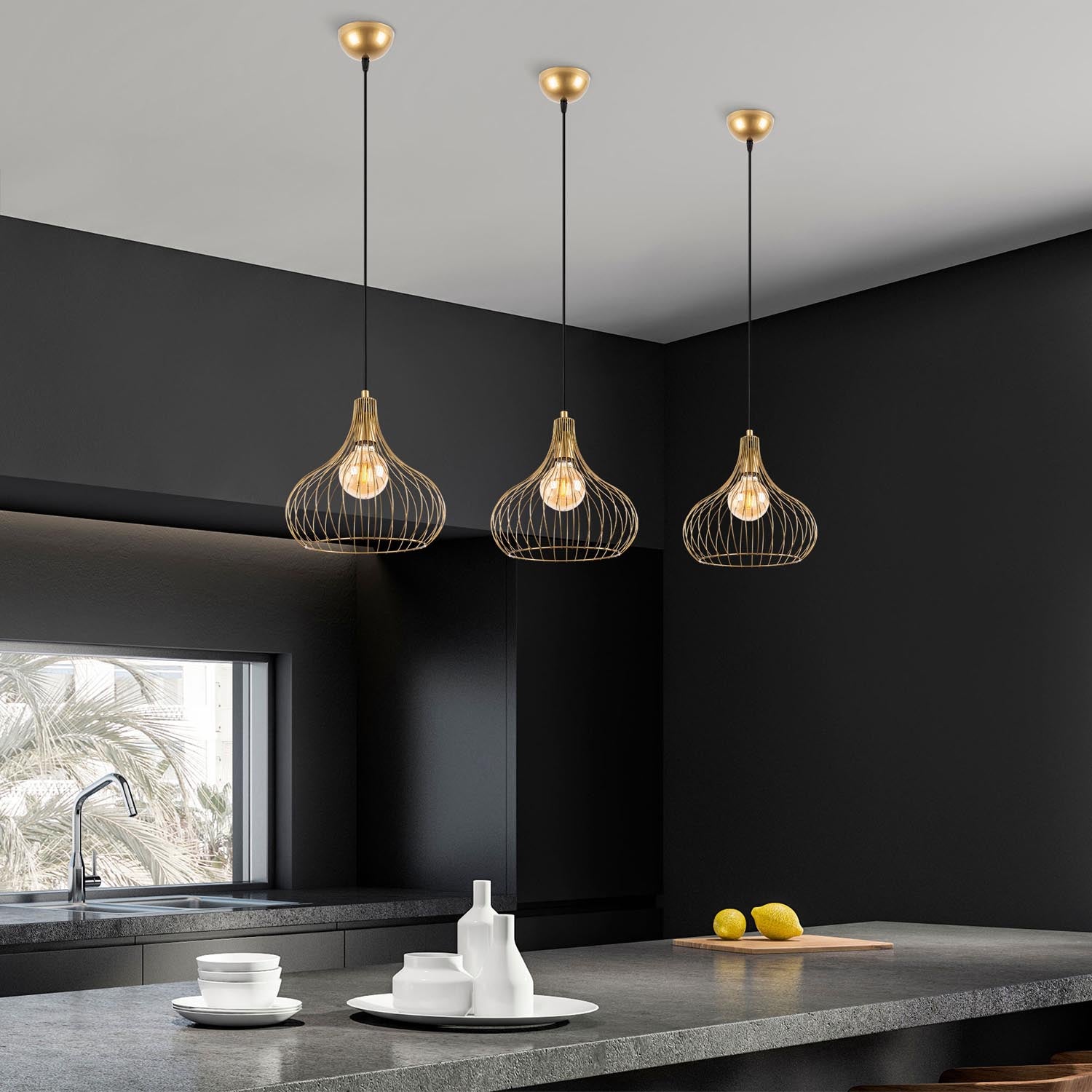 Verleihen Sie Ihrem Zuhause mit der Teldamla Pendelleuchte von Opviq in glänzendem Gold einen Hauch von Luxus und zeitloser Eleganz.