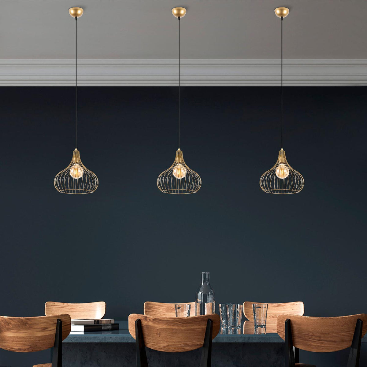 Teldamla Pendellampe - Glänzendes Gold in Glänzendes Gold präsentiert im Onlineshop von KAQTU Design AG. Pendelleuchte ist von Opviq