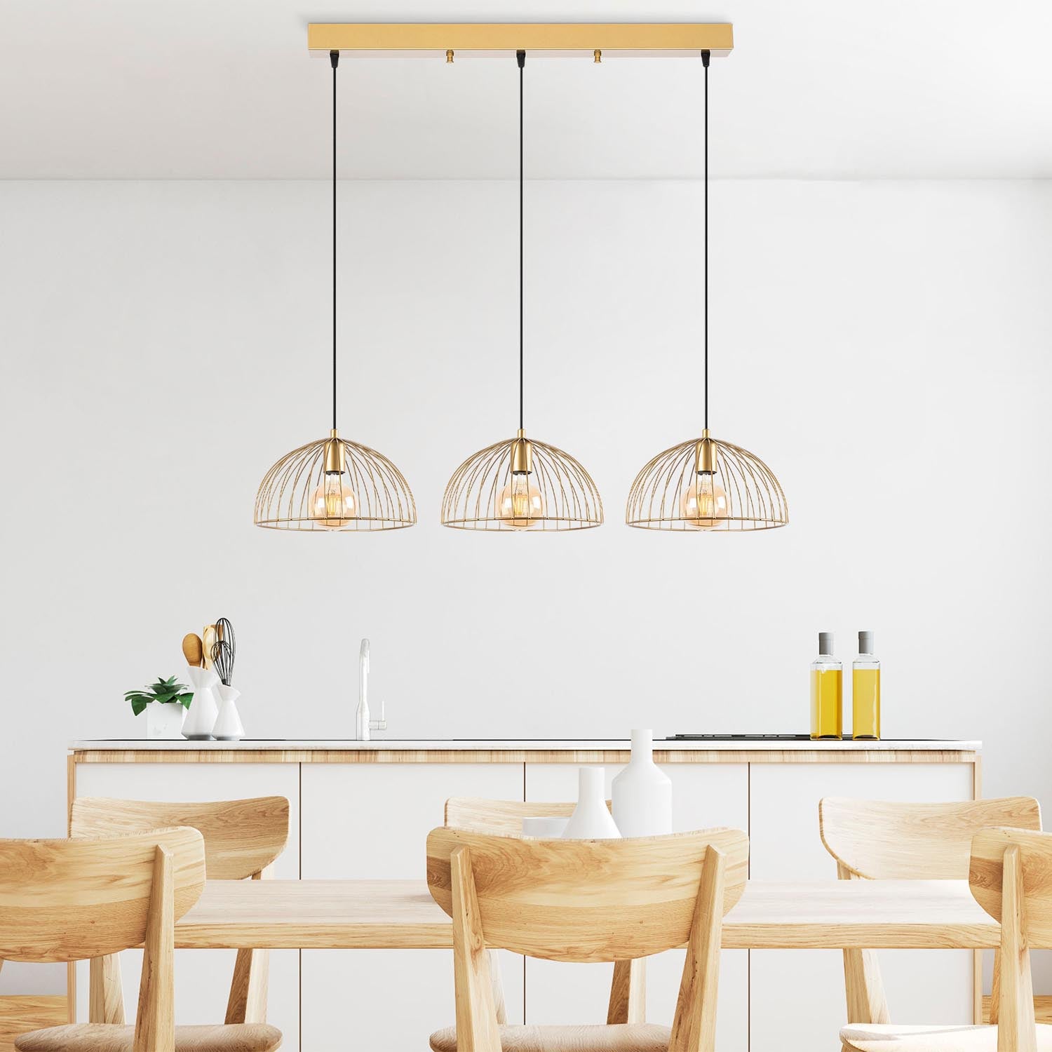 Elegante Telkure Pendelleuchte in glänzendem Gold von Opviq. Verleihen Sie Ihrem Raum einen Hauch von Luxus und Stil mit dieser verstellbaren, modernen Beleuchtung.