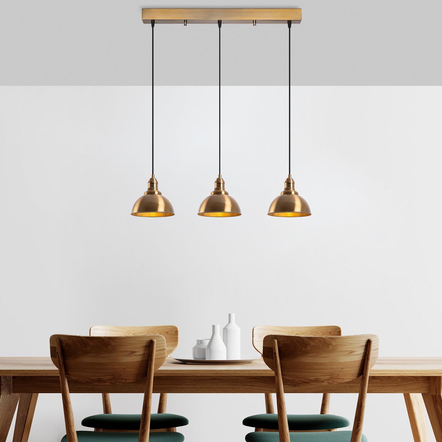 Entdecken Sie die Varzan Pendelleuchte von Opviq im Vintage-Stil. Verleihen Sie Ihrem Raum mit diesem eleganten Kronleuchter einen Hauch von Raffinesse.