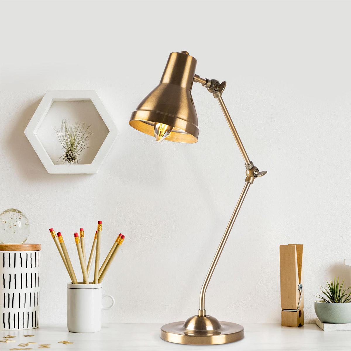 Mixed Tischleuchte - Vintage in Vintage präsentiert im Onlineshop von KAQTU Design AG. Tischleuchte ist von Opviq