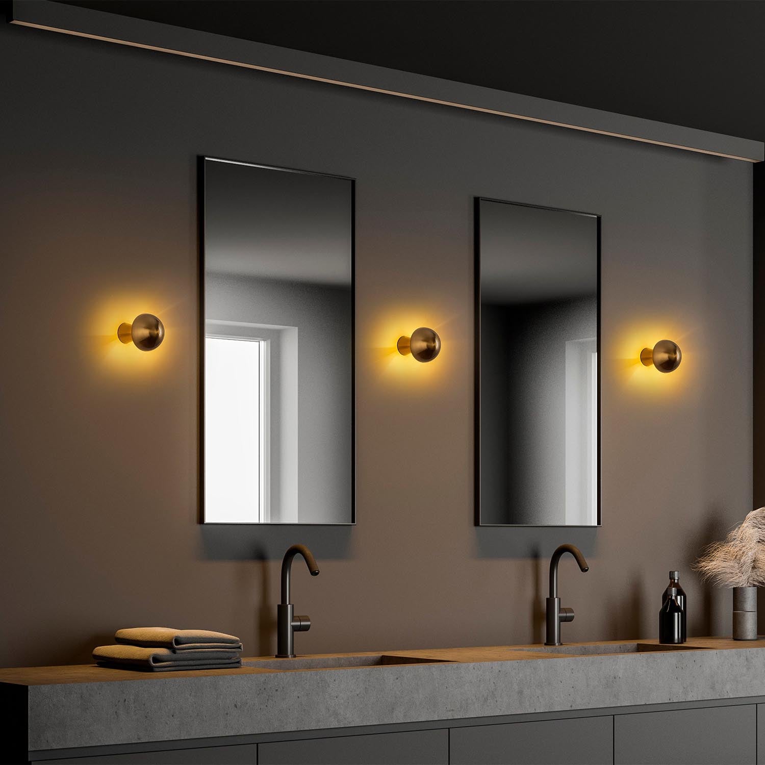 Verleihen Sie Ihrem Raum mit der goldenen Fungal Wandleuchte von Opviq einen luxuriösen Touch. Ideal für gemütliche Beleuchtung und stilvolle Akzente.