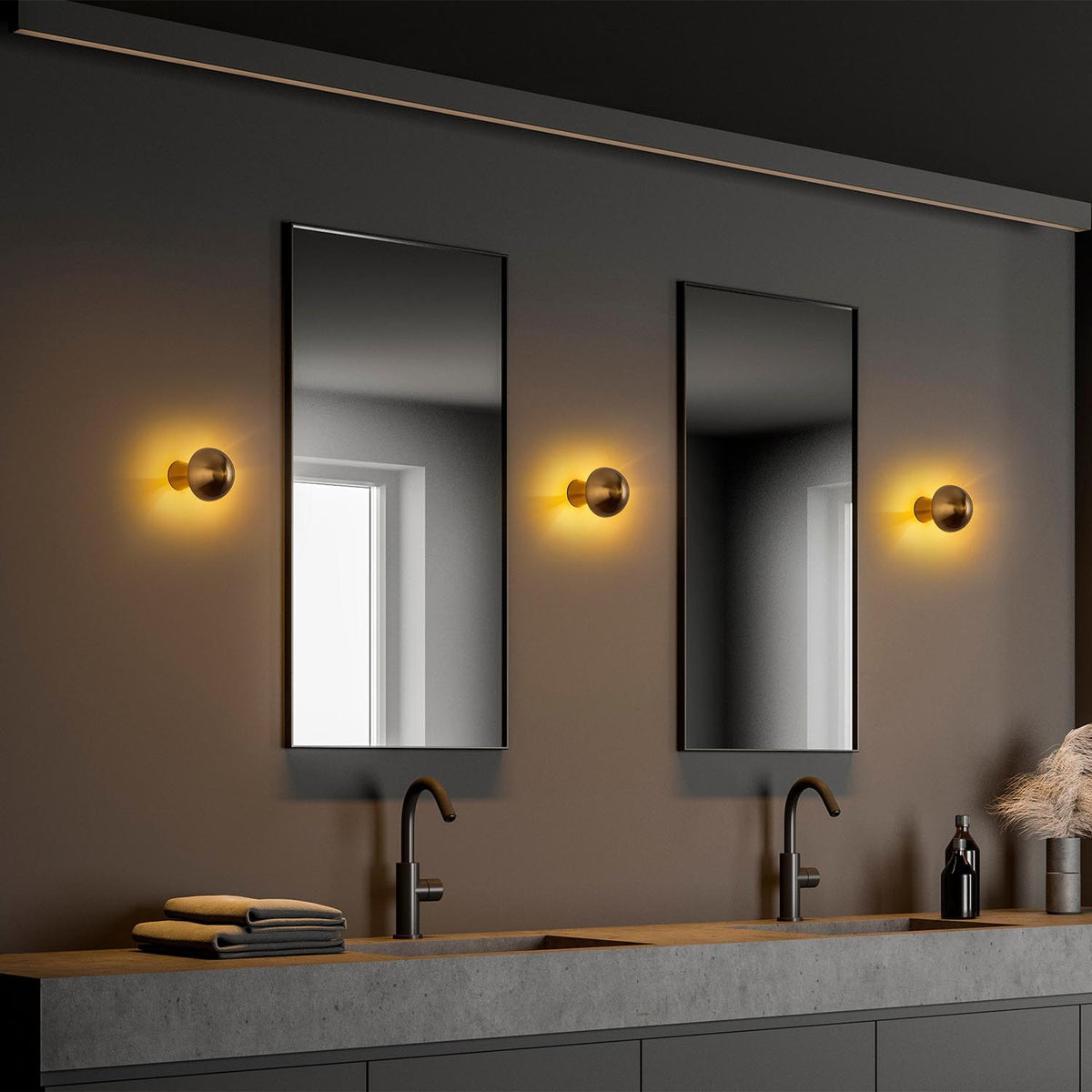 Fungal Wandleuchte - Gold in Gold präsentiert im Onlineshop von KAQTU Design AG. Wandleuchte ist von Opviq