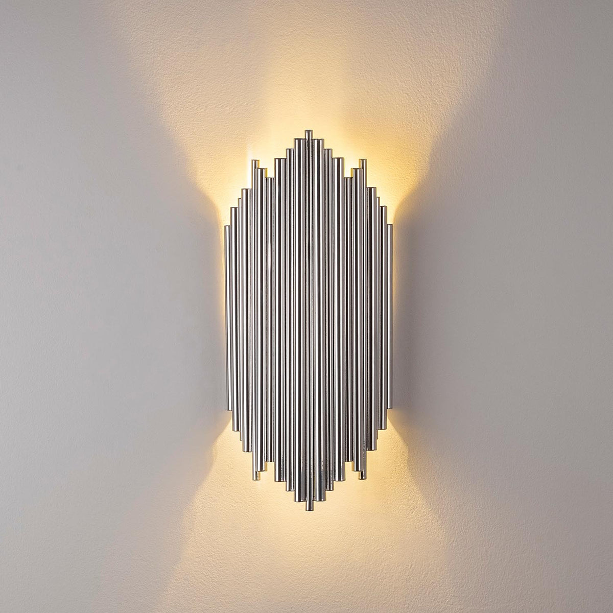 Kara Wandleuchte - Chrome in Chrome präsentiert im Onlineshop von KAQTU Design AG. Wandleuchte ist von Opviq
