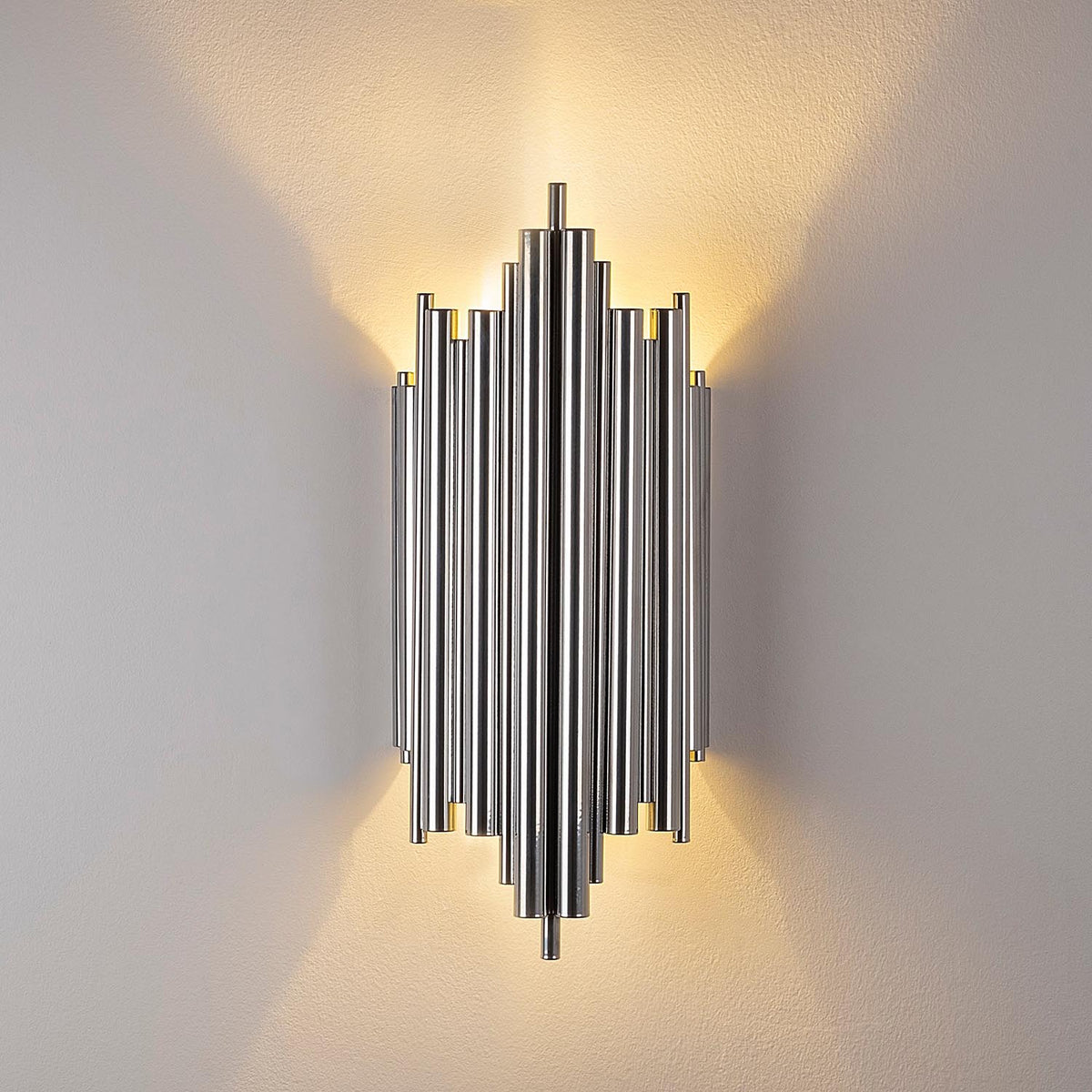 Reis Wandleuchte - Chrome in Chrome präsentiert im Onlineshop von KAQTU Design AG. Wandleuchte ist von Opviq