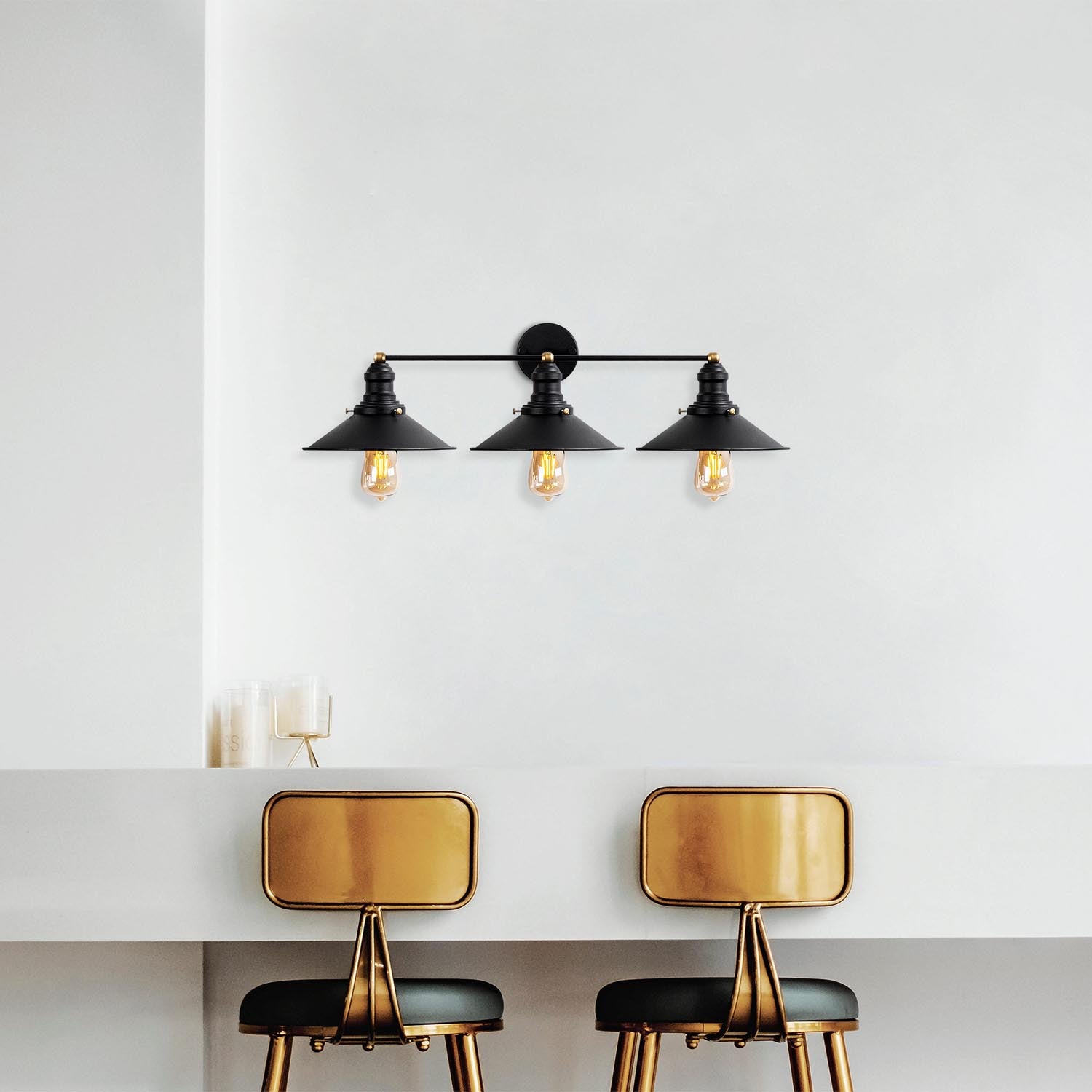 Entdecken Sie die elegante Conical Wandleuchte in Schwarz Antiquität von Opviq. Perfekt für stilvolle Akzente in jedem Raum.