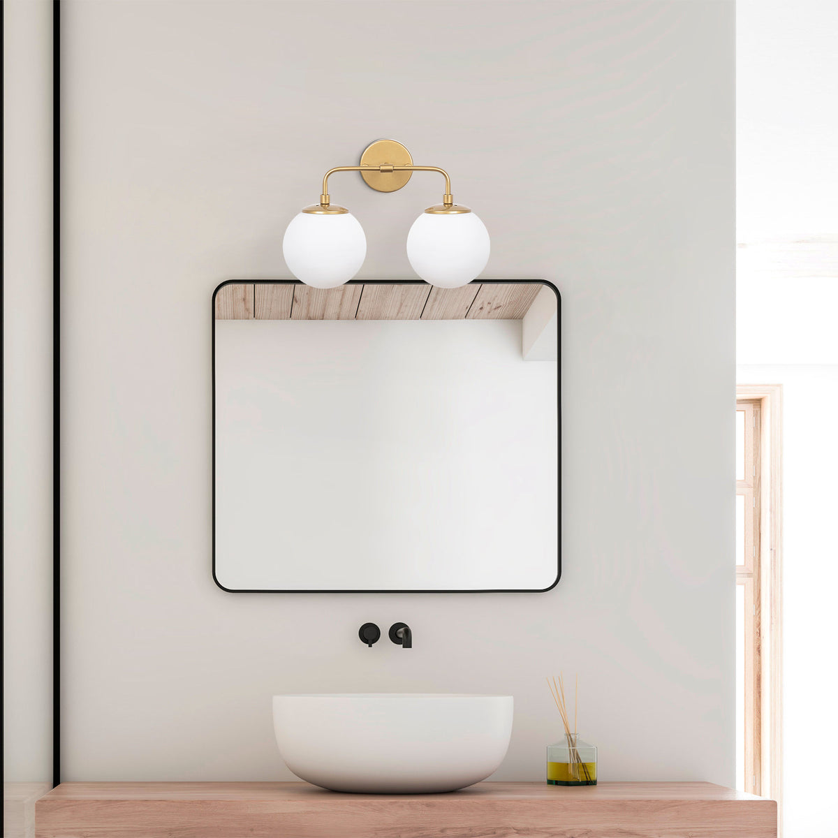 Horn Wandleuchte - Gold in Gold präsentiert im Onlineshop von KAQTU Design AG. Wandleuchte ist von Opviq