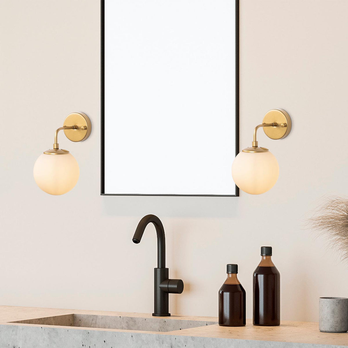 Horn Wandleuchte - Gold in Gold präsentiert im Onlineshop von KAQTU Design AG. Wandleuchte ist von Opviq