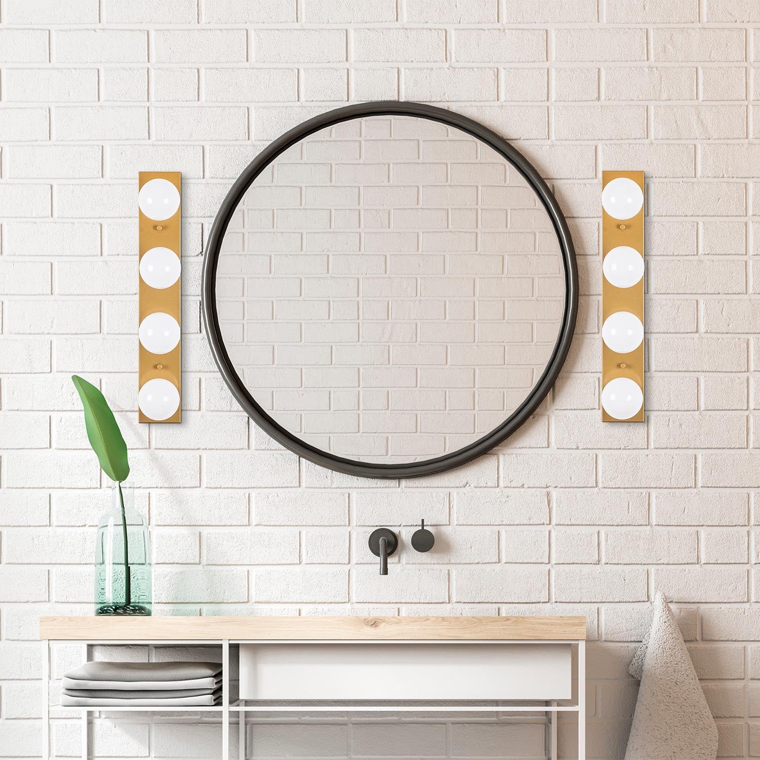 Verleihen Sie Ihrem Zuhause mit der goldenen Mirro Wandleuchte von Opviq einen Hauch von Glamour und schaffen Sie eine einladende Atmosphäre.