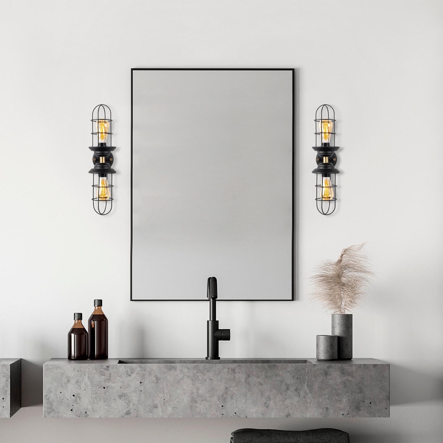 Entdecken Sie die Mahoni Wandleuchte in Schwarz Gold von Opviq – eine stilvolle Kombination aus Eleganz und Funktionalität für Ihr Zuhause.