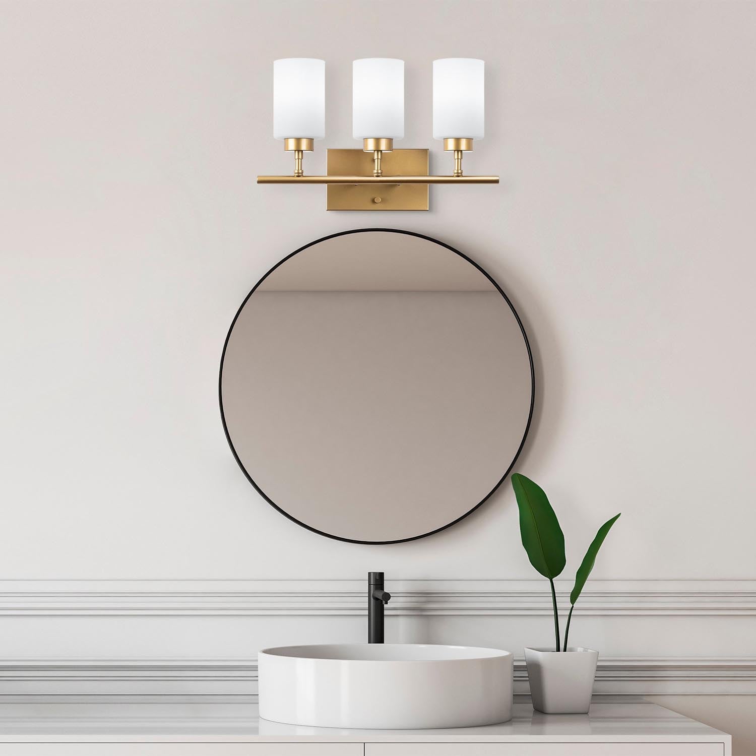 Setzen Sie mit der Yensuk Wandleuchte in Gold von Opviq einen luxuriösen Akzent in Ihrem Zuhause. Perfekt für jeden Raum!