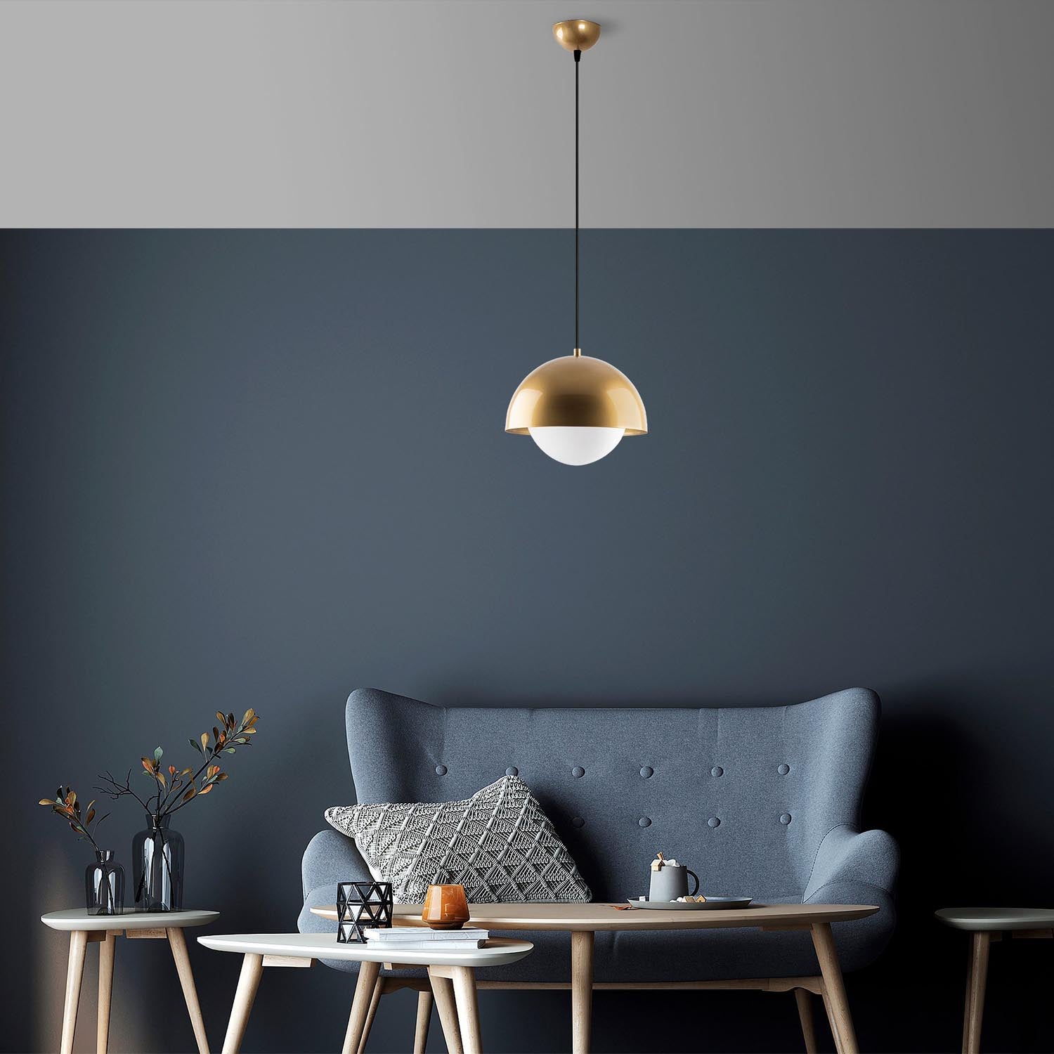 Entdecken Sie die elegante Camgoz Pendelleuchte in Gold von Opviq. Ihr luxuriöses Design und die faszinierende Glaskappe schaffen ein stilvolles Ambiente.