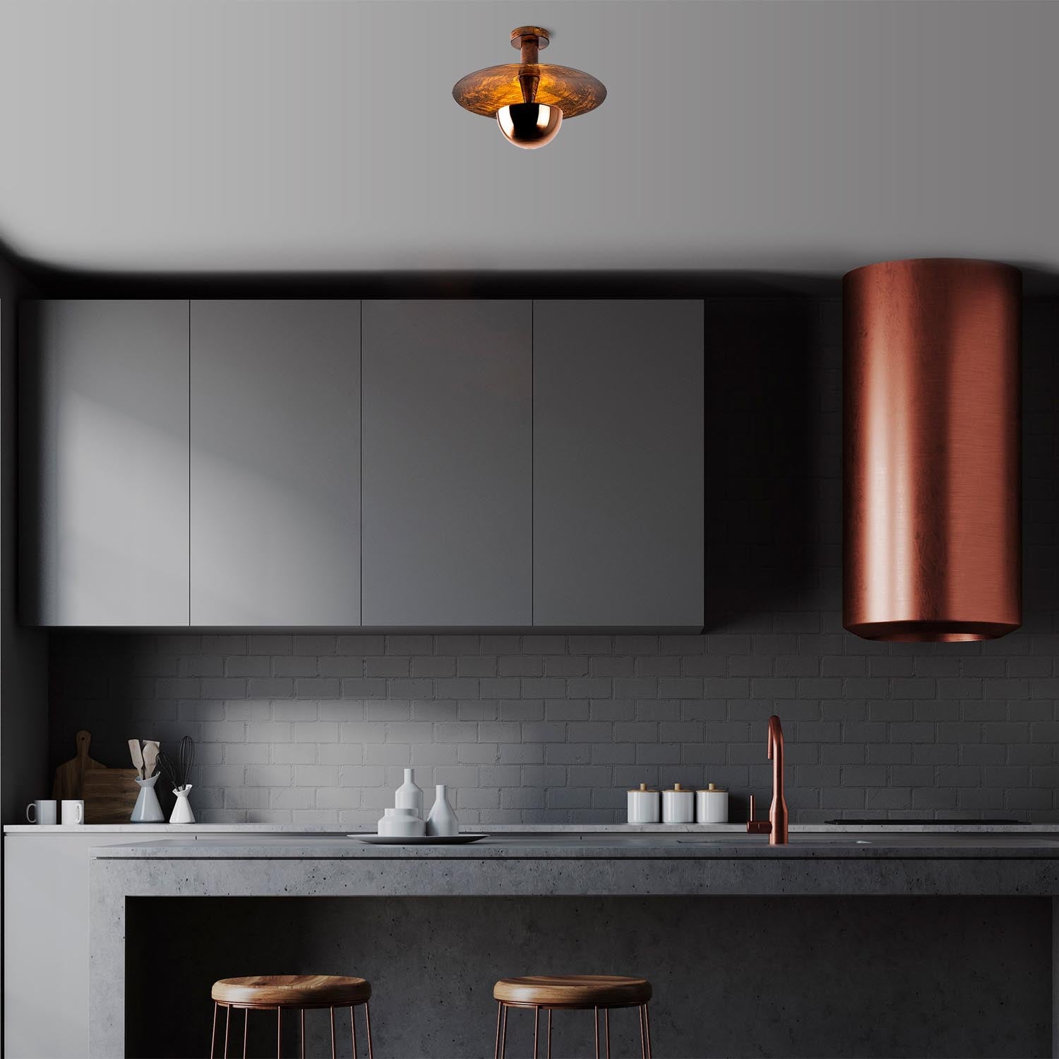 Verleihen Sie Ihrem Zuhause mit der Kurt Deckenleuchte in Kupfer von Opviq einen Hauch von Eleganz und Stil. Ideal für jede Einrichtung.