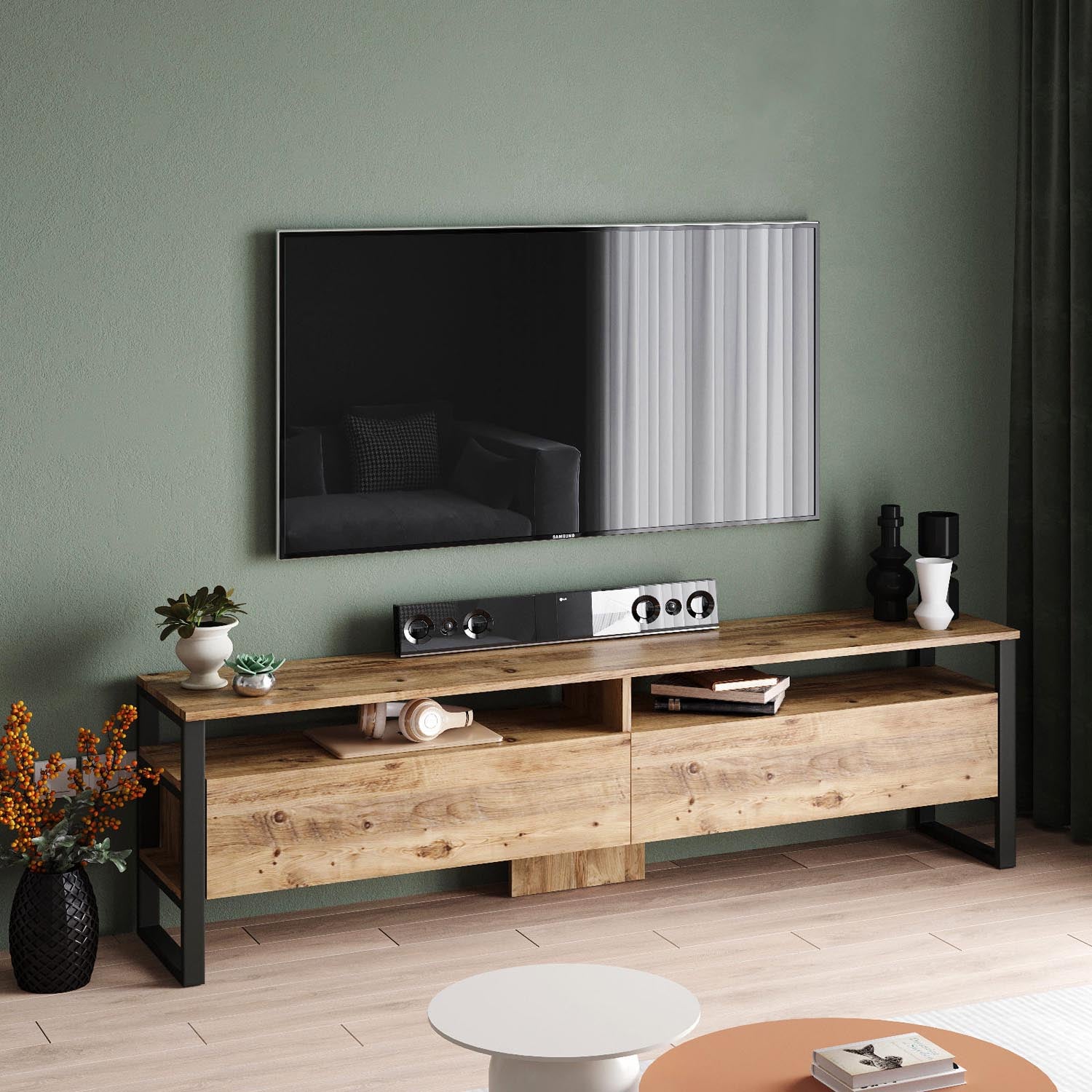 Stylisches TV-Möbel in Atlantischer Kiefer von Hanah Home. Modernes Design, langlebig und mit viel Stauraum für Ihr Wohnzimmer.
