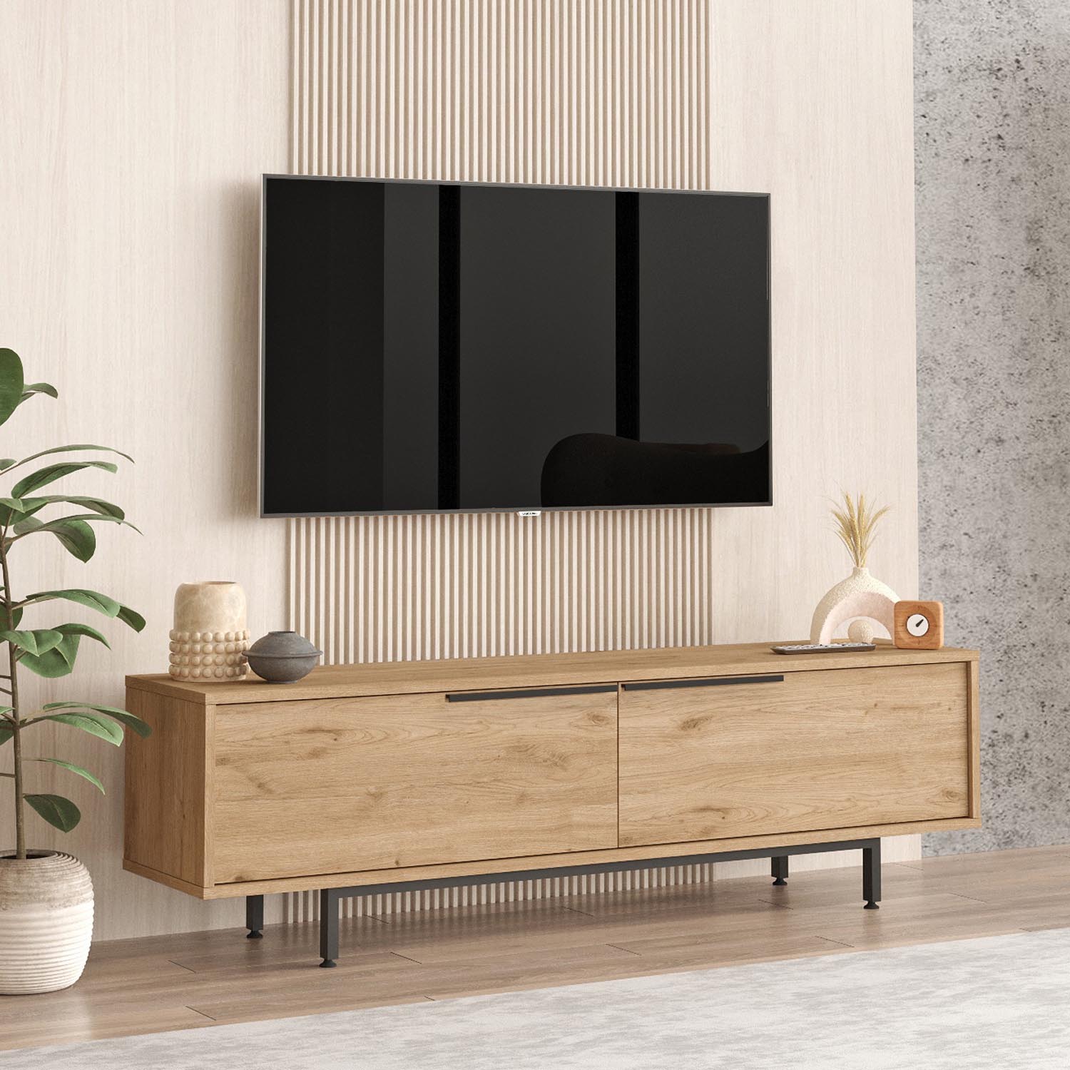Verleihen Sie Ihrem Wohnzimmer mit dem On1 Sideboard in Walnuss von Hanah Home einen Hauch von Raffinesse und modernem Stil.