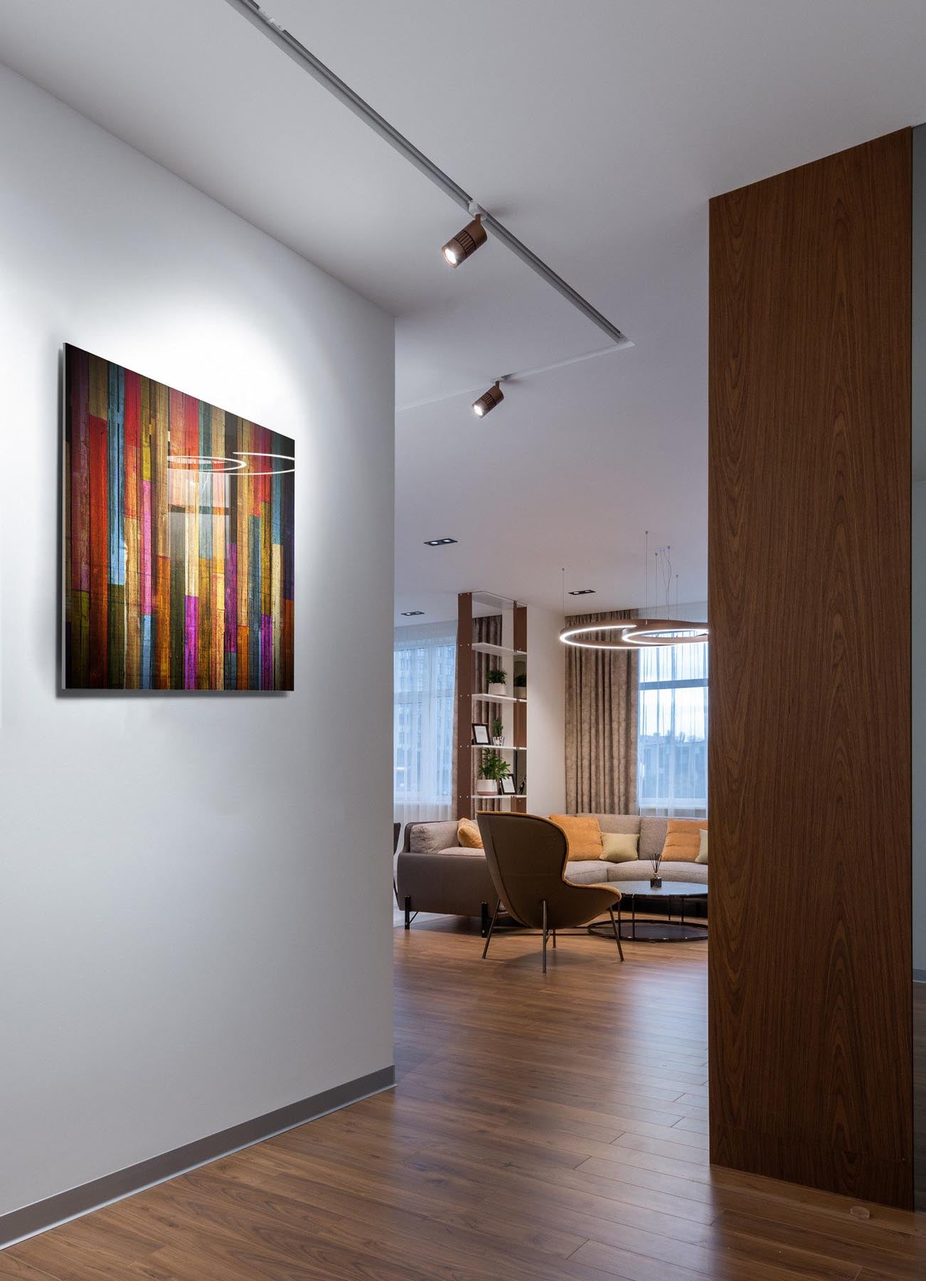 Verleihen Sie Ihrem Zuhause mit dem UV-002 von Wallity einen Hauch von Luxus! Dieses mehrfarbige Glasgemälde begeistert durch brillante Farben und zeitloses Design.