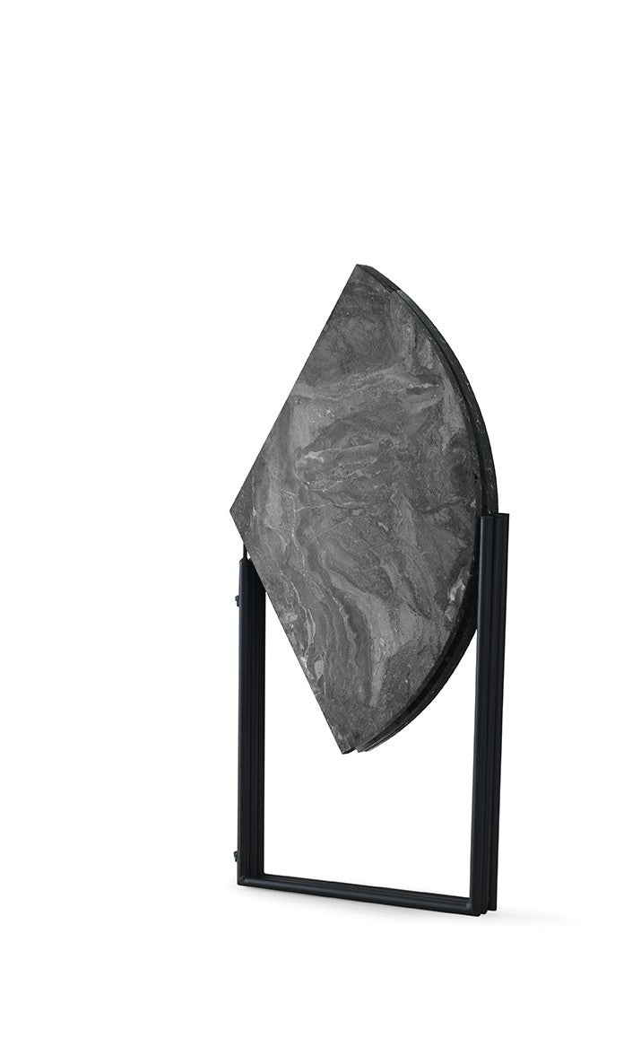 Yaprak Esstisch - Anthrazit in Anthrazit präsentiert im Onlineshop von KAQTU Design AG. Esstisch ist von Hanah Home