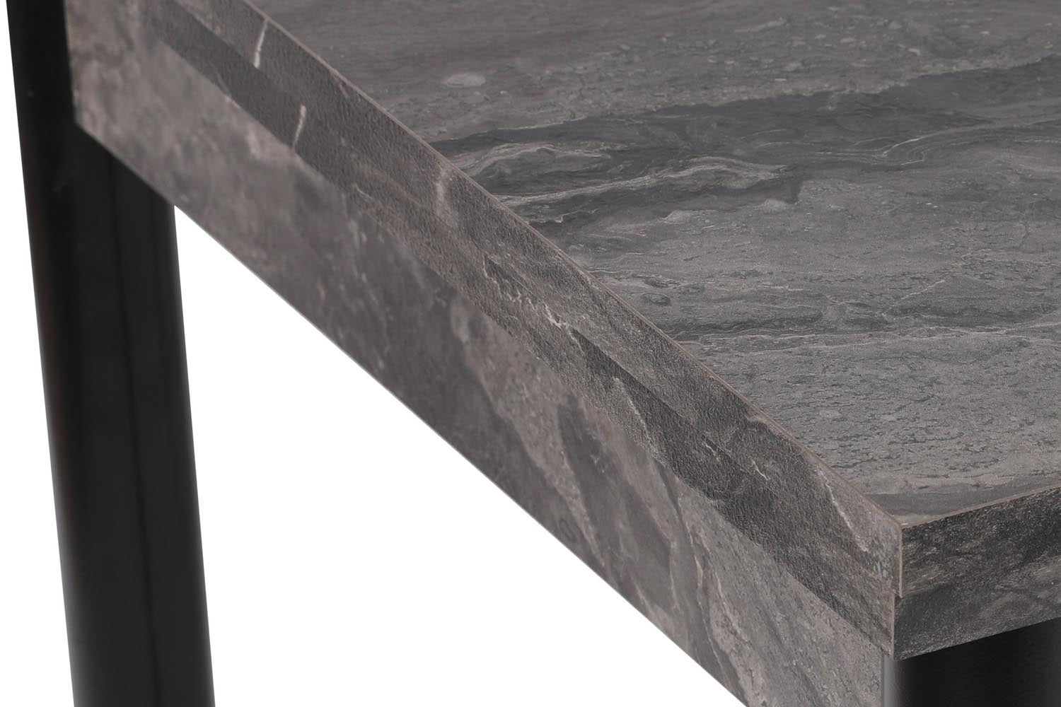 Verleihen Sie Ihrem Essbereich mit dem stilvollen Polo Esstisch in Schwarz von Hanah Home einen Hauch von Eleganz. Ausziehbar und robust, ideal für jede Zusammenkunft!