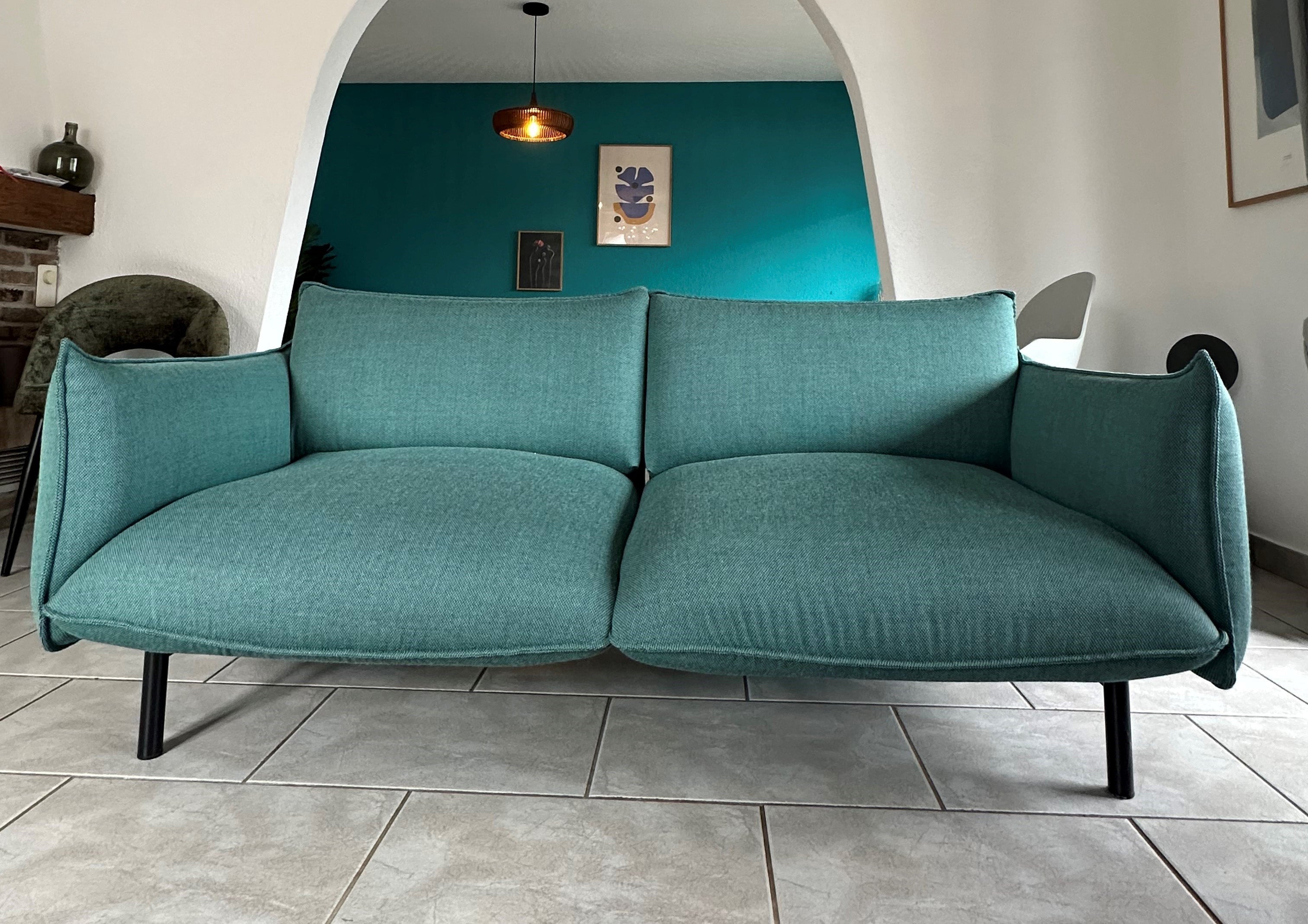 Zweiersofa Ark Modular - skandinavisches Design, Ausstellungsstück in hellem, zeitlosem Farbton mit klaren Linien.