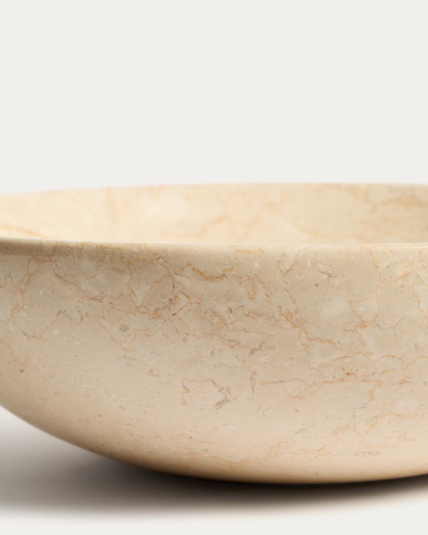 Aufsatzwaschbecken Darnen aus beigem Marmor, Ø 40 cm in Beige präsentiert im Onlineshop von KAQTU Design AG. Badzubehör ist von Kave Home