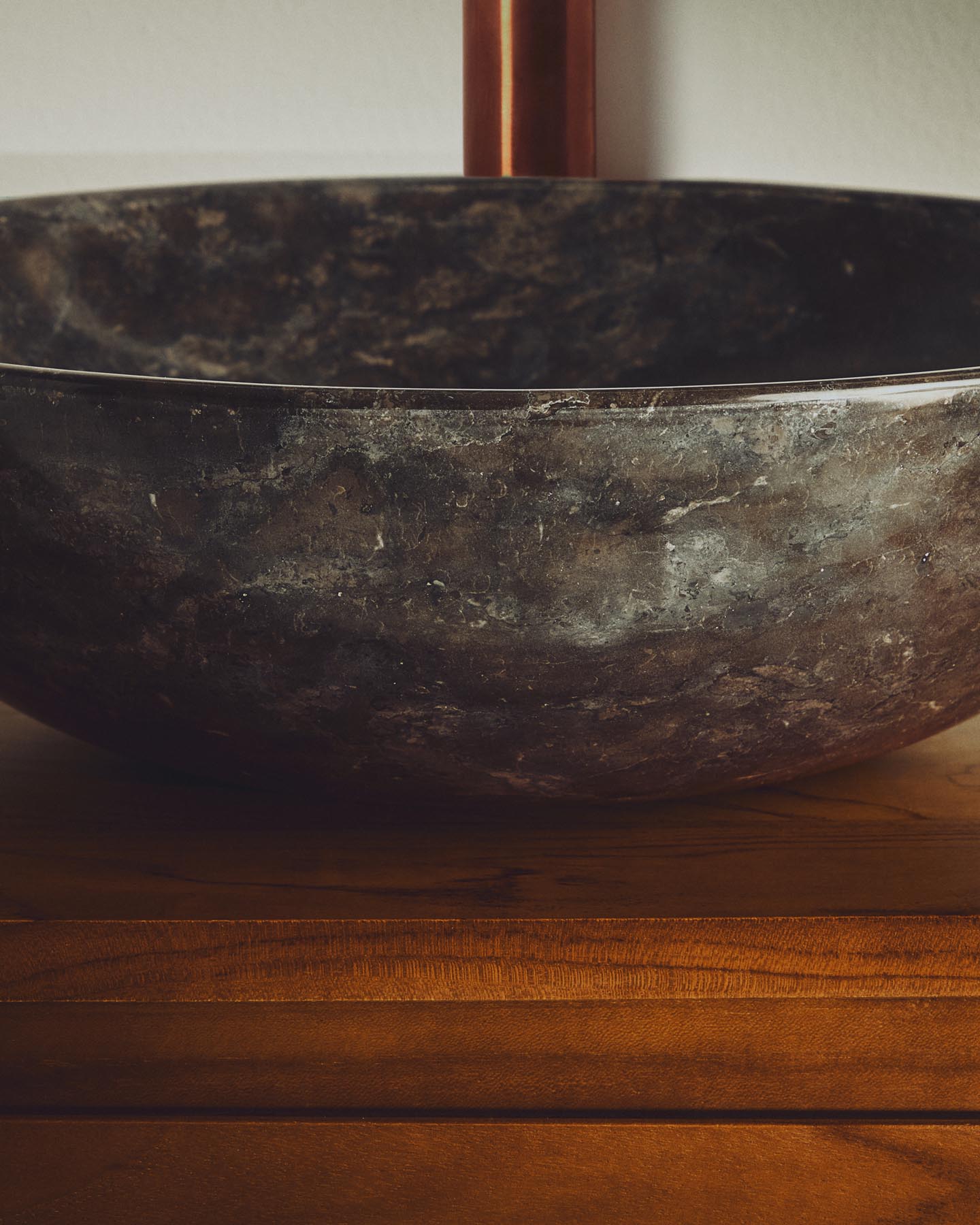 Aufsatzwaschbecken Darnen aus grauem Marmor, Ø 40 cm in Grau präsentiert im Onlineshop von KAQTU Design AG. Badzubehör ist von Kave Home