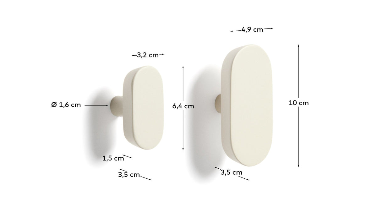 Set Arely aus 2 Kleiderhaken aus massivem Buchenholz mit beigefarbener Lackierung, 6,5 cm/10 cm in Beige präsentiert im Onlineshop von KAQTU Design AG. Kleiderhaken ist von Kave Home