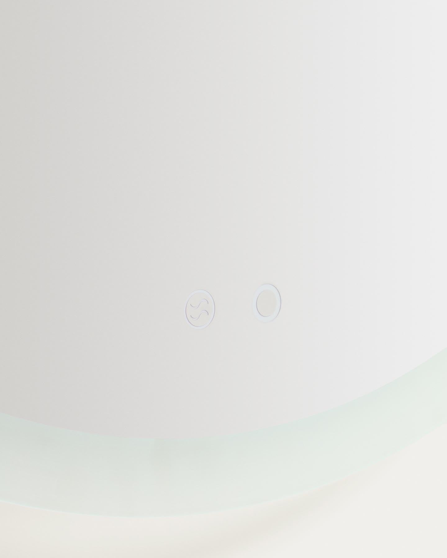 Runder Badezimmerspiegel Mervi mit LED-Licht und Anti-Beschlag-Funktion, Ø 80 cm in Transparent präsentiert im Onlineshop von KAQTU Design AG. Badzubehör ist von Kave Home