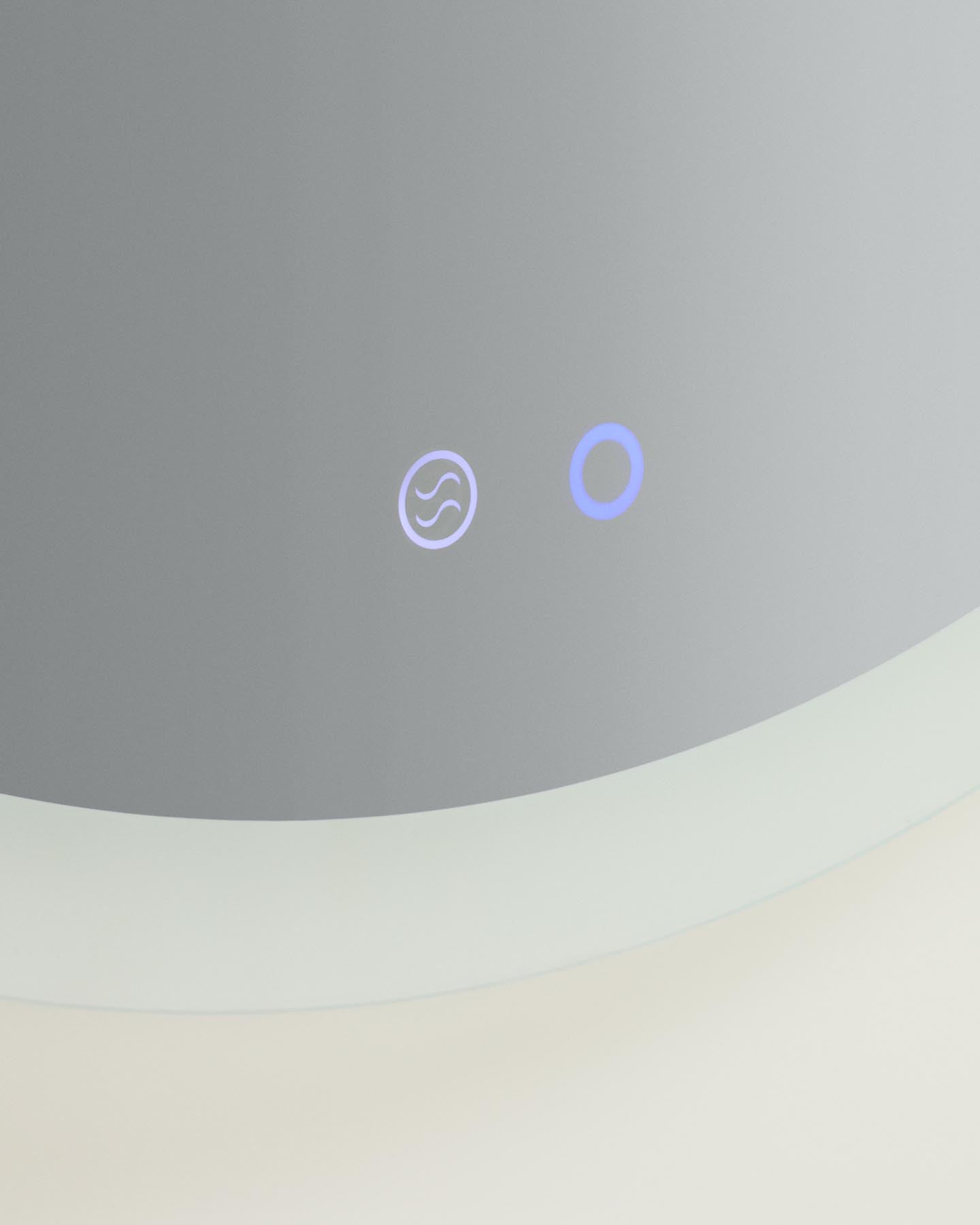 Runder Badezimmerspiegel Mervi mit LED-Licht und Anti-Beschlag-Funktion, Ø 80 cm in Transparent präsentiert im Onlineshop von KAQTU Design AG. Badzubehör ist von Kave Home