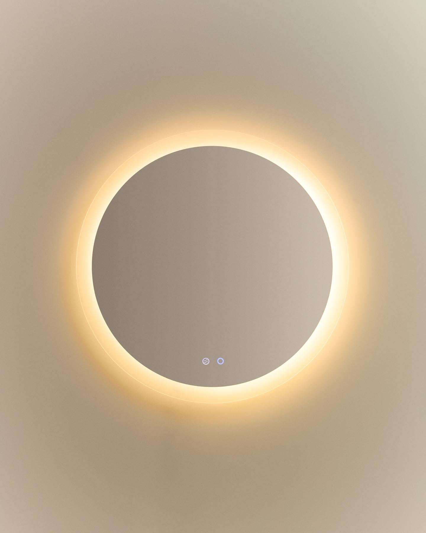 Runder Badezimmerspiegel Mervi mit LED-Licht und Anti-Beschlag-Funktion, Ø 60 cm in Transparent präsentiert im Onlineshop von KAQTU Design AG. Badzubehör ist von Kave Home